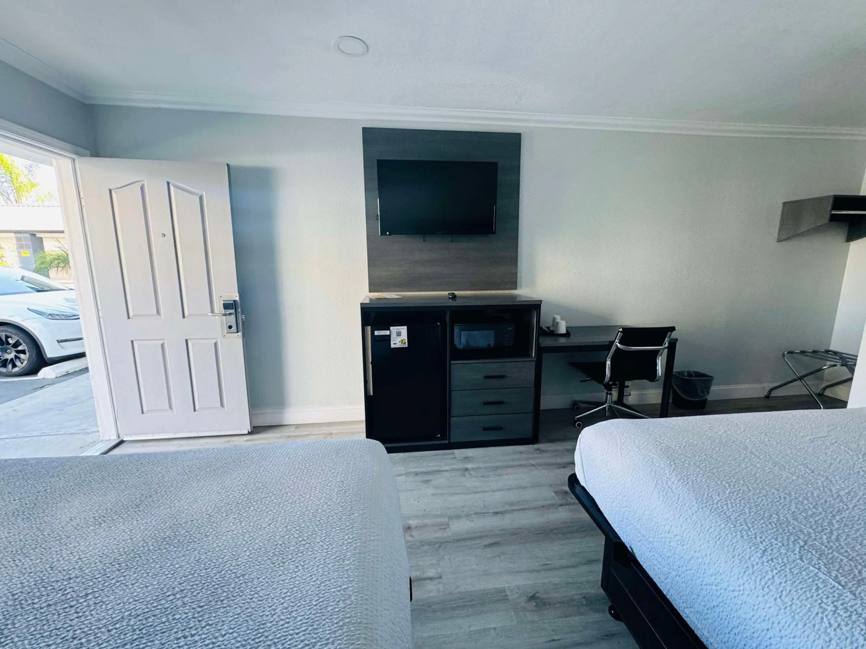 Bedroom, Bed in SureStay by Best Western Fresno Central