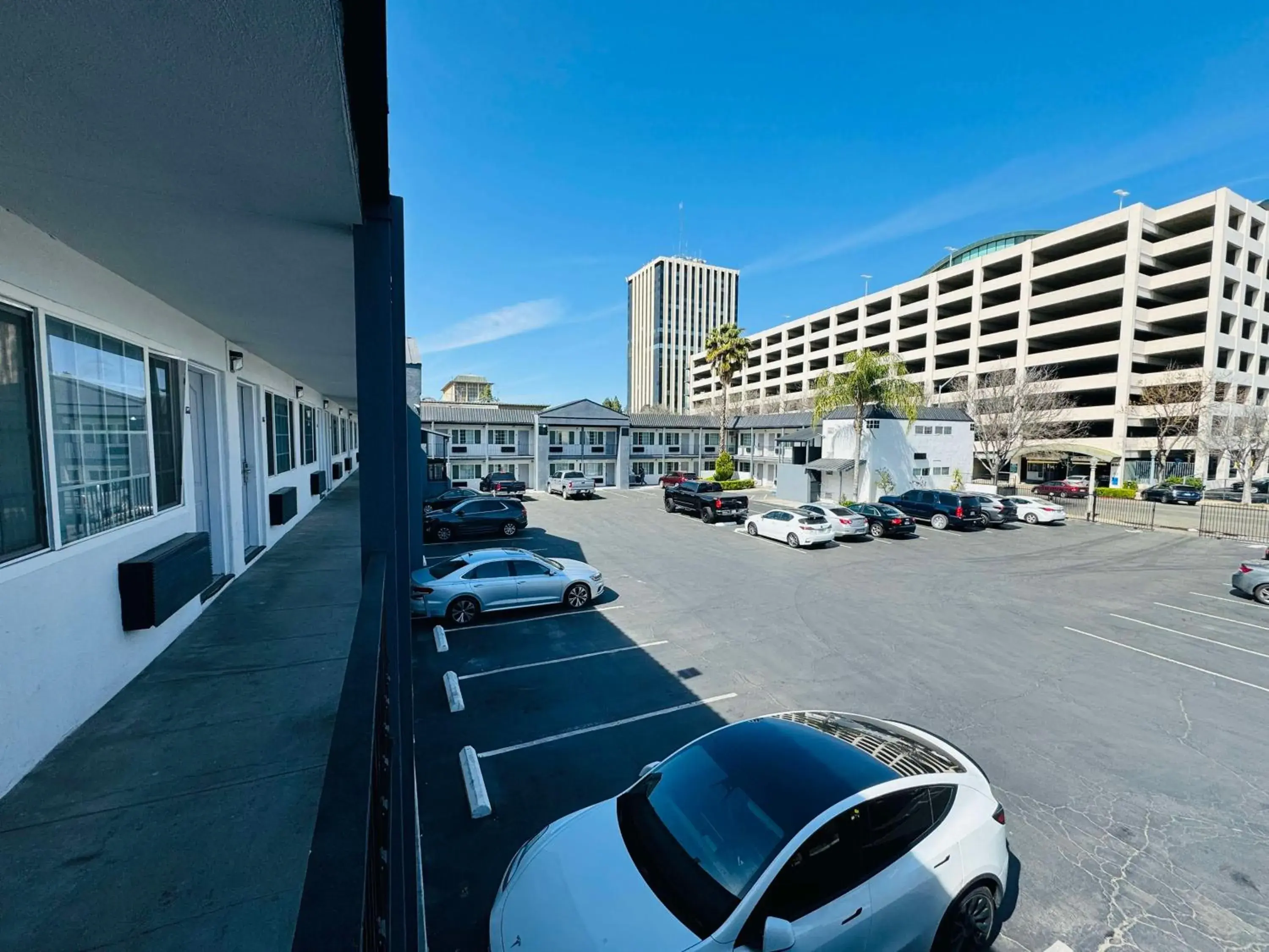 Property building in SureStay by Best Western Fresno Central Property building in SureStay by Best Western Fresno Central