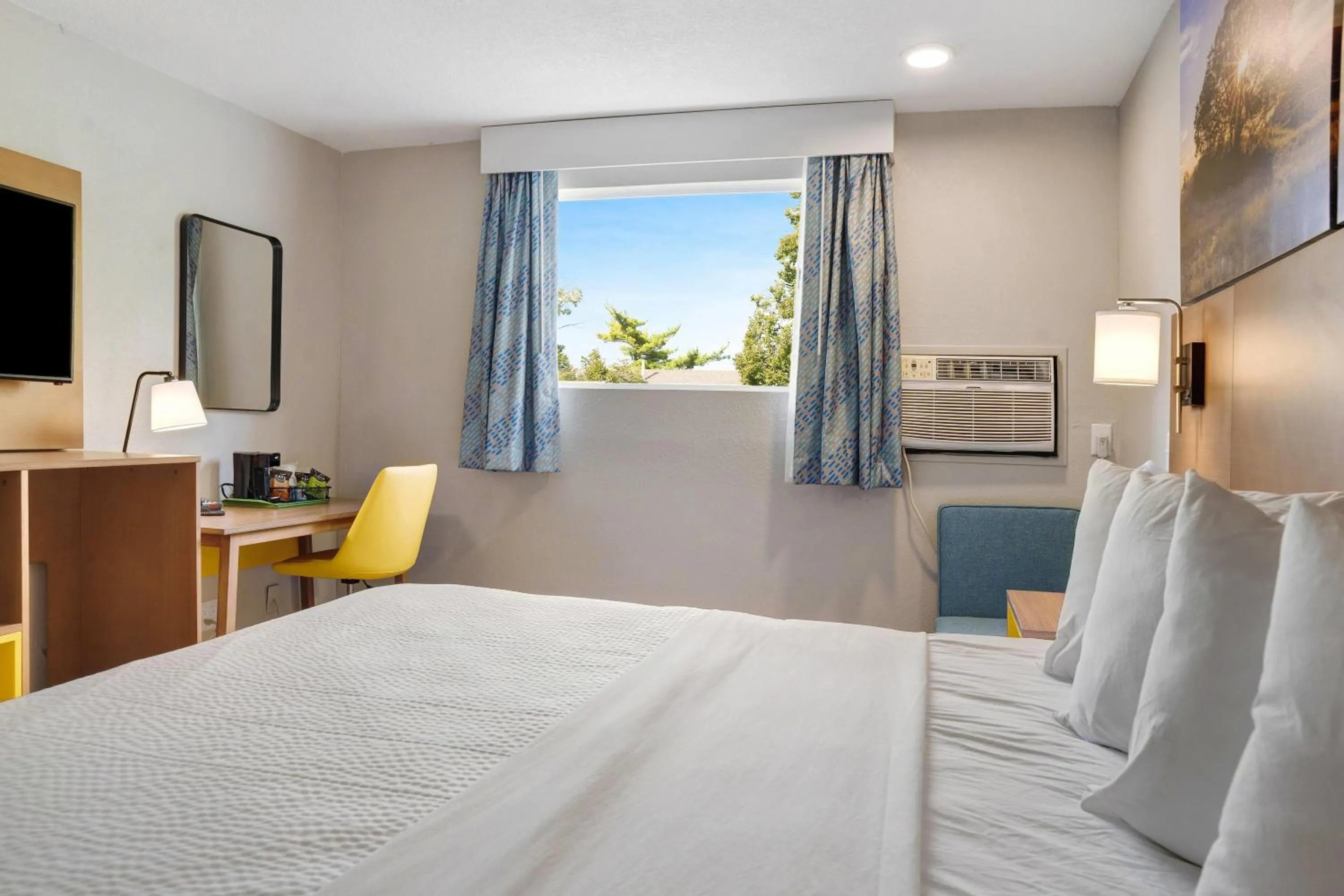 Photo of the whole room, Bed in Days Inn by Wyndham Omaha - West Dodge