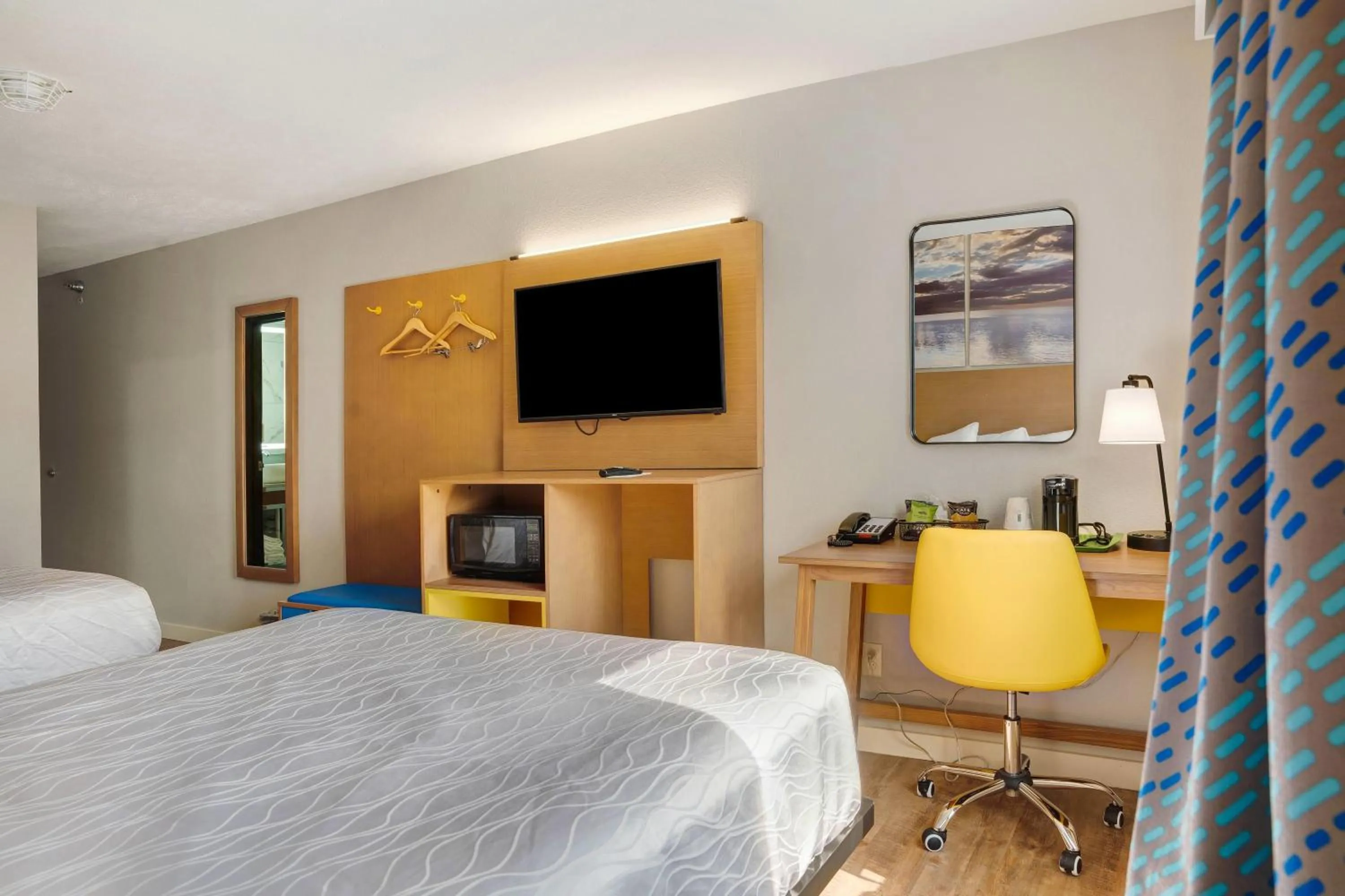 Photo of the whole room, Bed in Days Inn by Wyndham Omaha - West Dodge