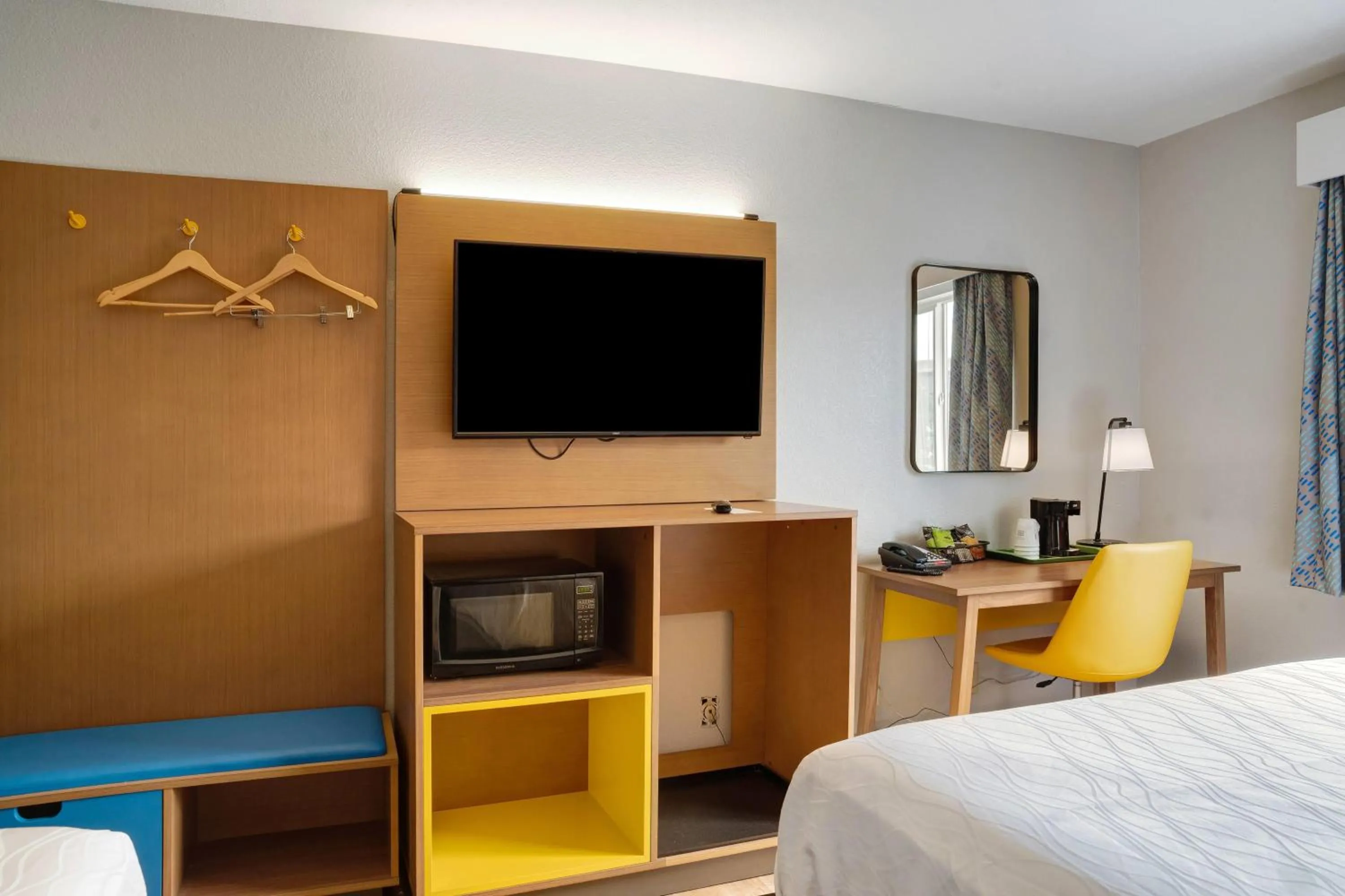 Photo of the whole room, Bed in Days Inn by Wyndham Omaha - West Dodge