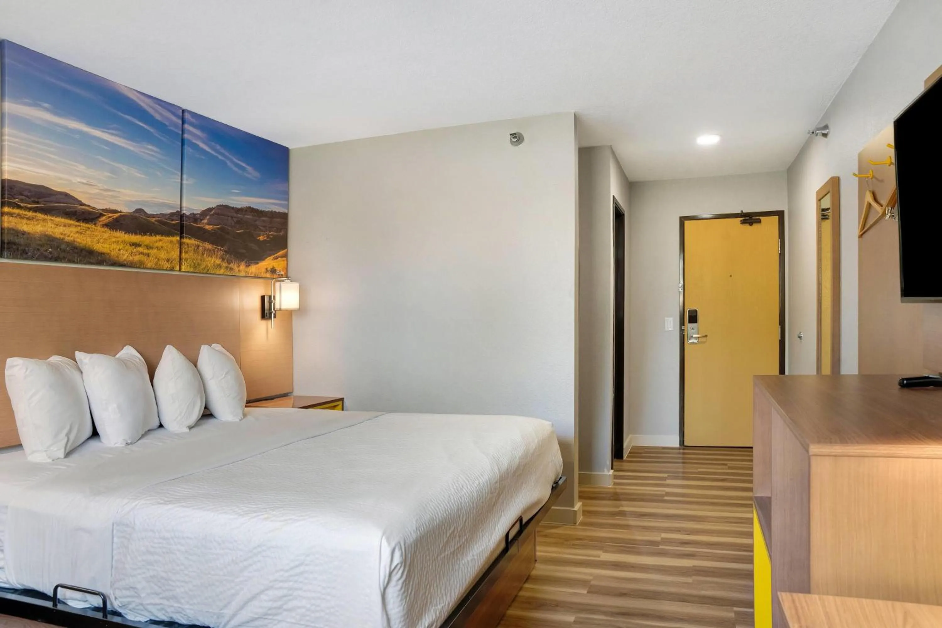 Photo of the whole room, Bed in Days Inn by Wyndham Omaha - West Dodge