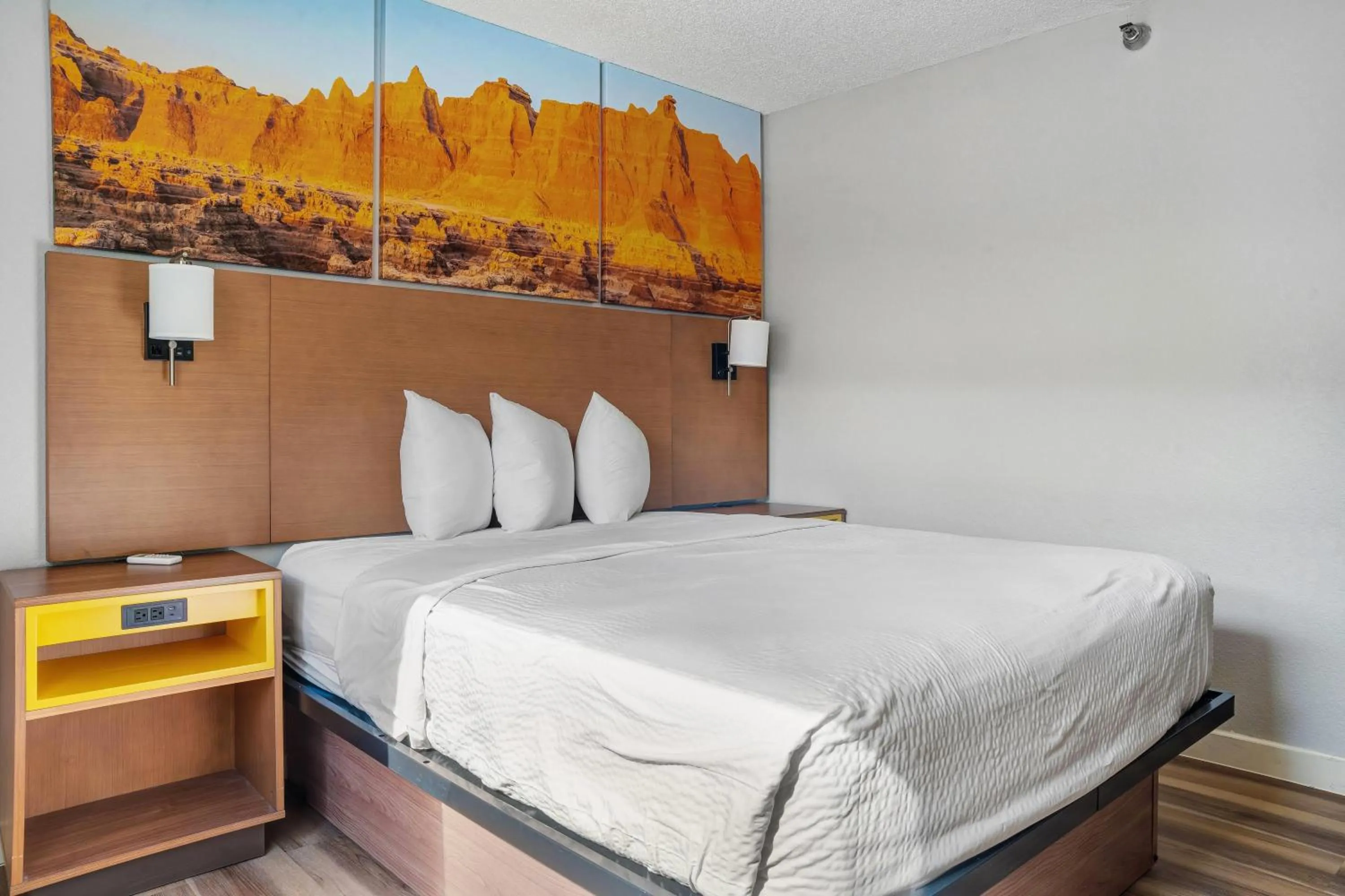 Photo of the whole room, Bed in Days Inn by Wyndham Omaha - West Dodge