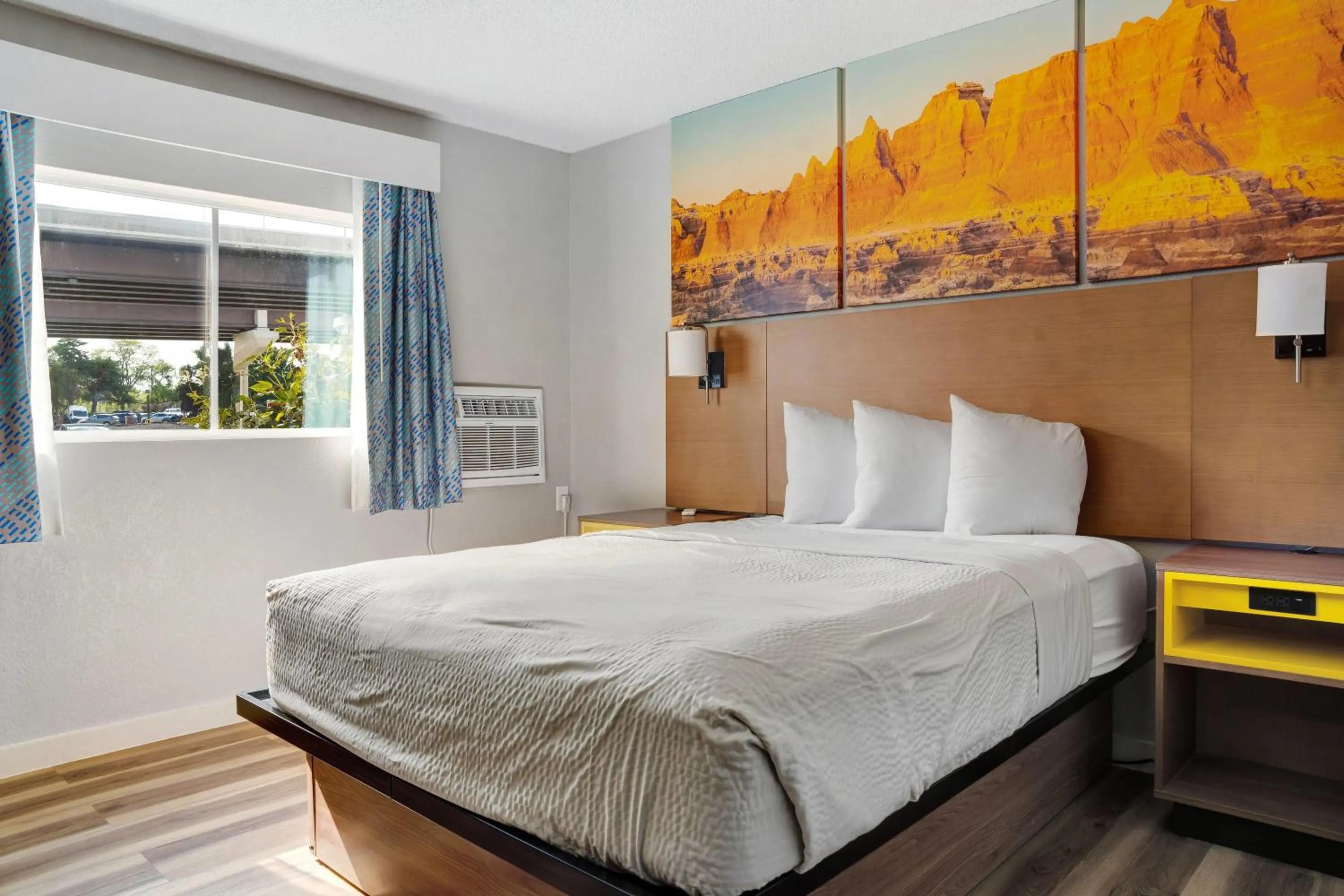 Photo of the whole room, Bed in Days Inn by Wyndham Omaha - West Dodge