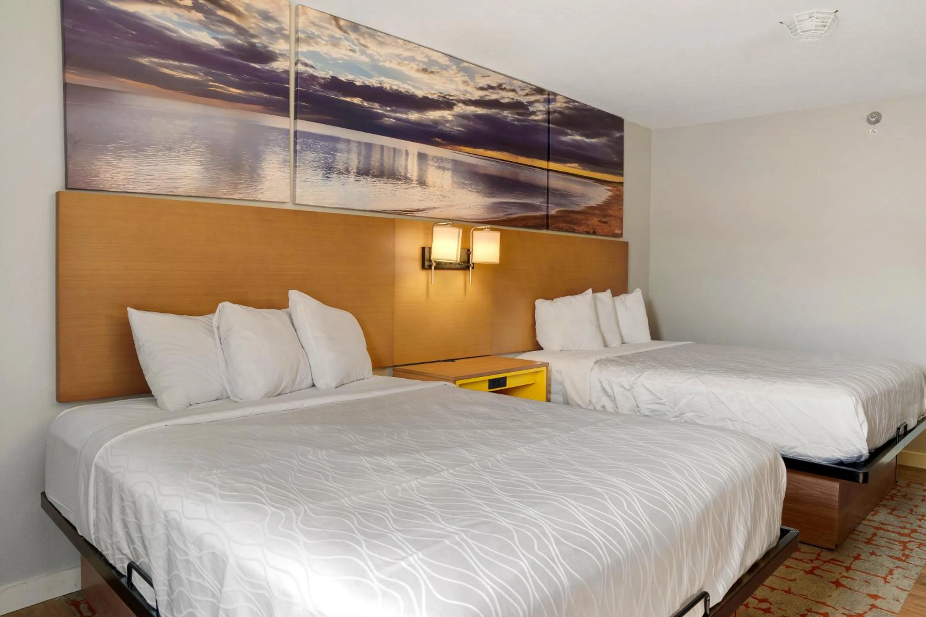 Bedroom, Bed in Days Inn by Wyndham Omaha - West Dodge