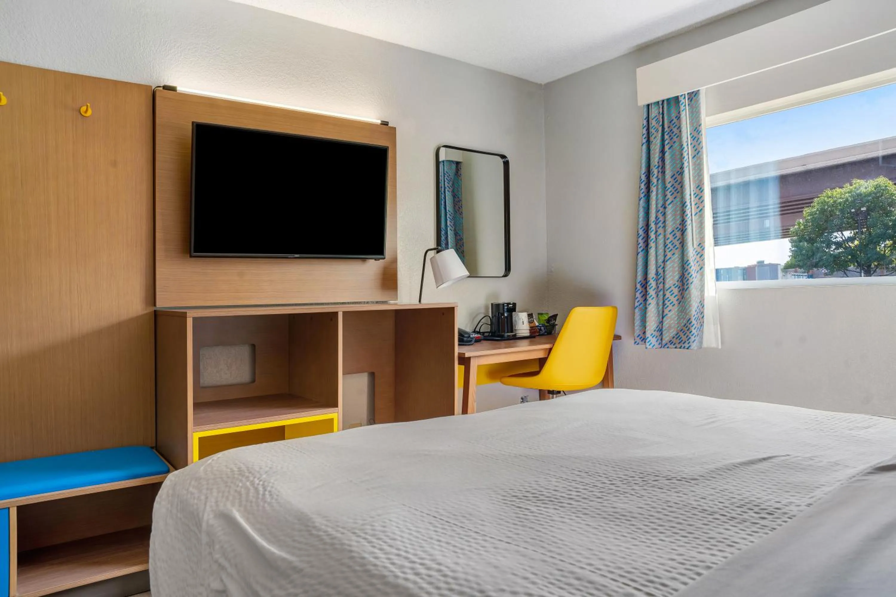 Bedroom, Bed in Days Inn by Wyndham Omaha - West Dodge