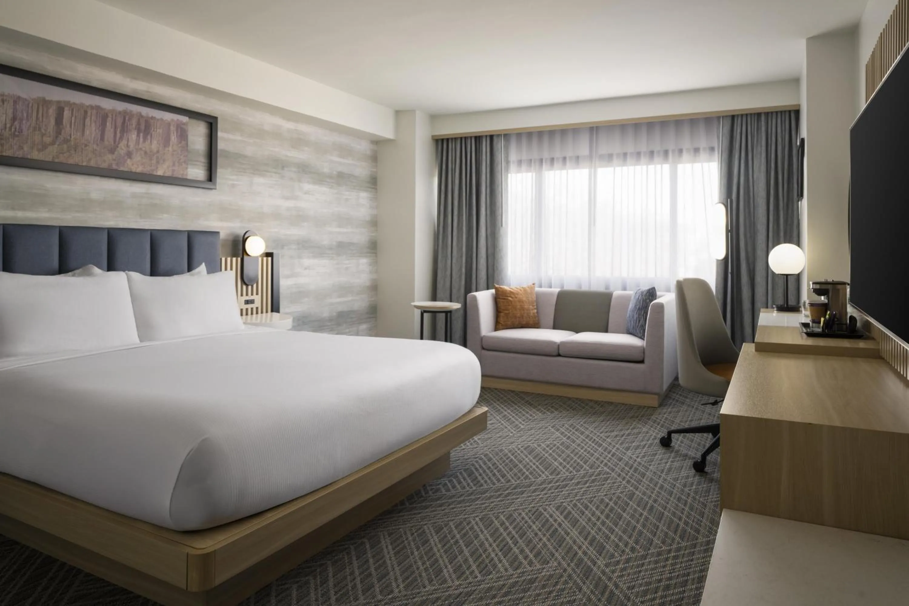 Living room, Bed in DoubleTree by Hilton Fort Lee/George Washington Bridge