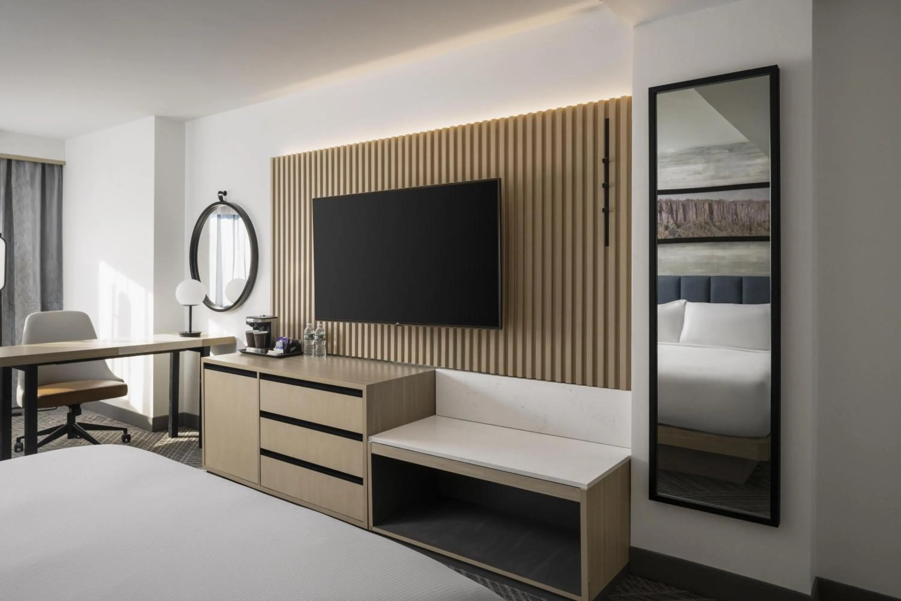 Bed in DoubleTree by Hilton Fort Lee/George Washington Bridge