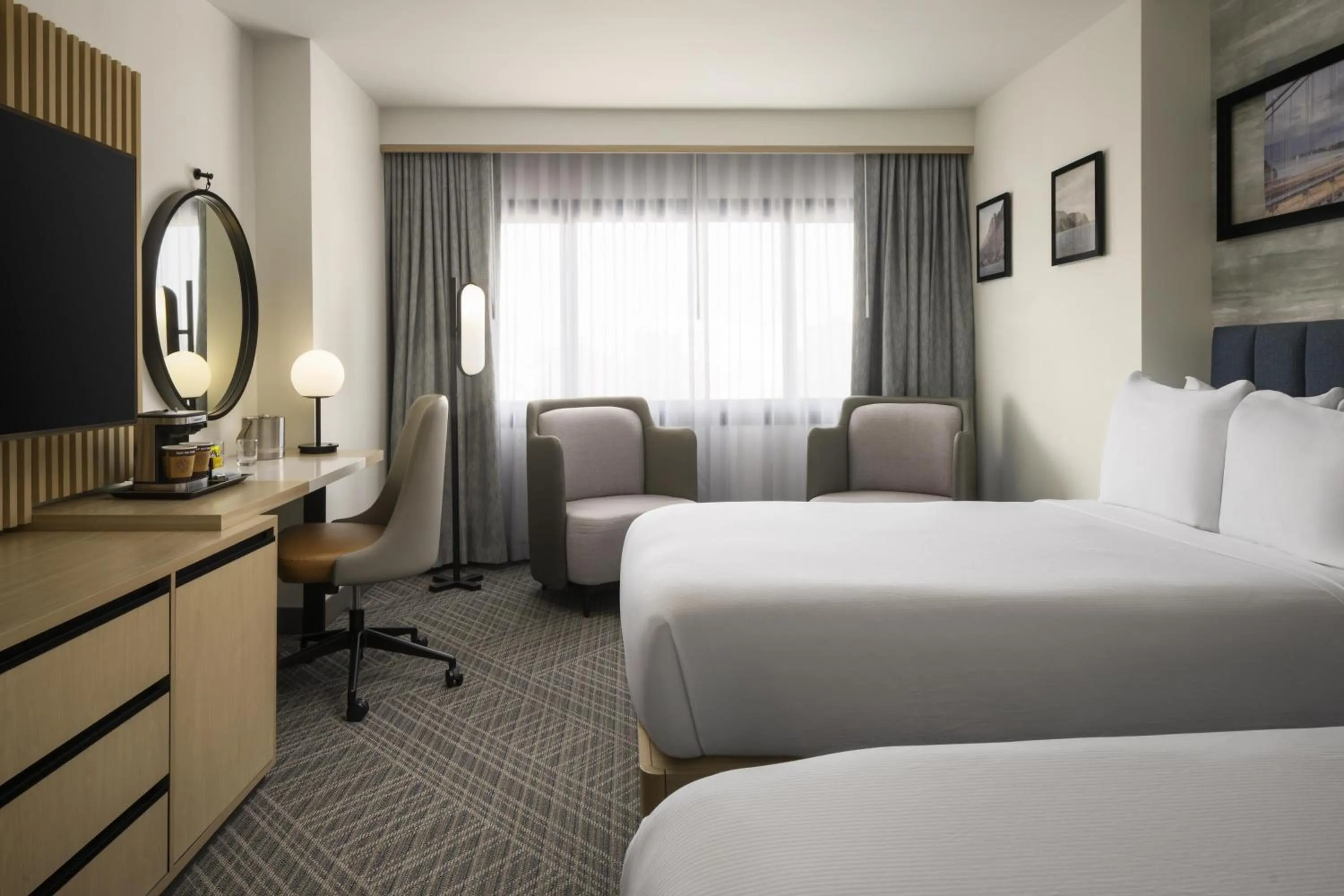 Bed in DoubleTree by Hilton Fort Lee/George Washington Bridge