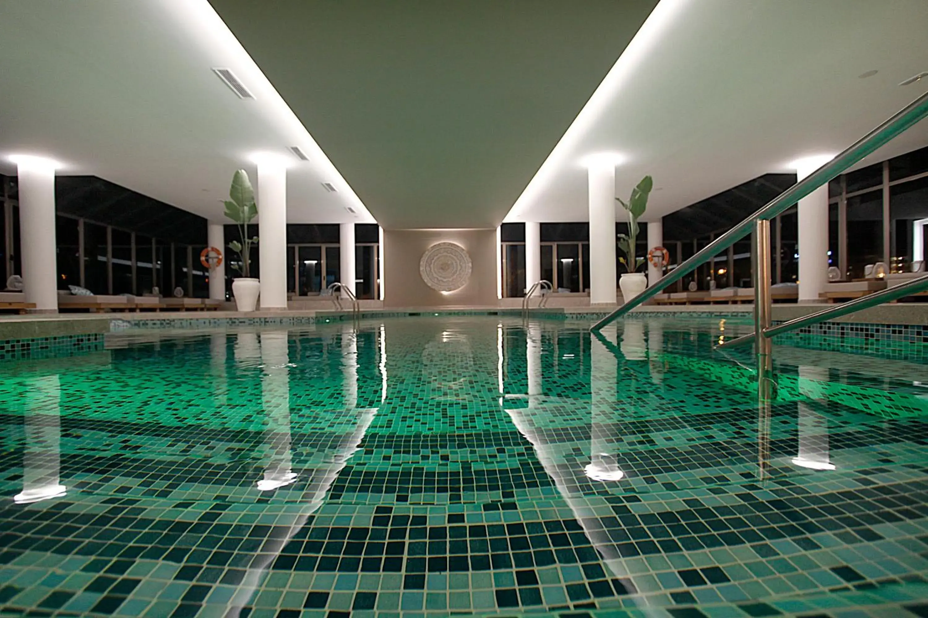 Swimming pool in BG Rei del Mediterrani Swimming pool in BG Rei del Mediterrani