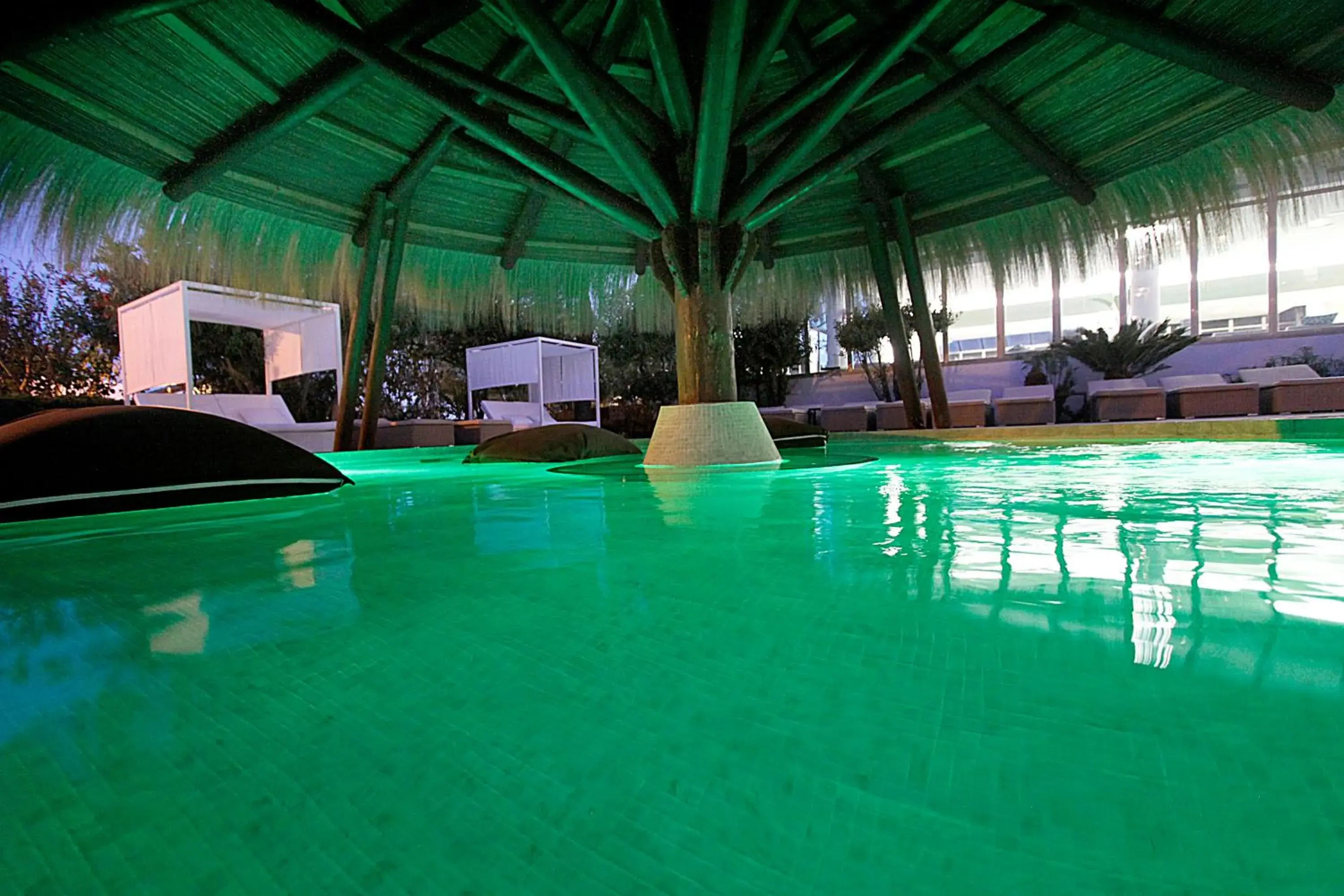 Swimming pool in BG Rei del Mediterrani Swimming pool in BG Rei del Mediterrani