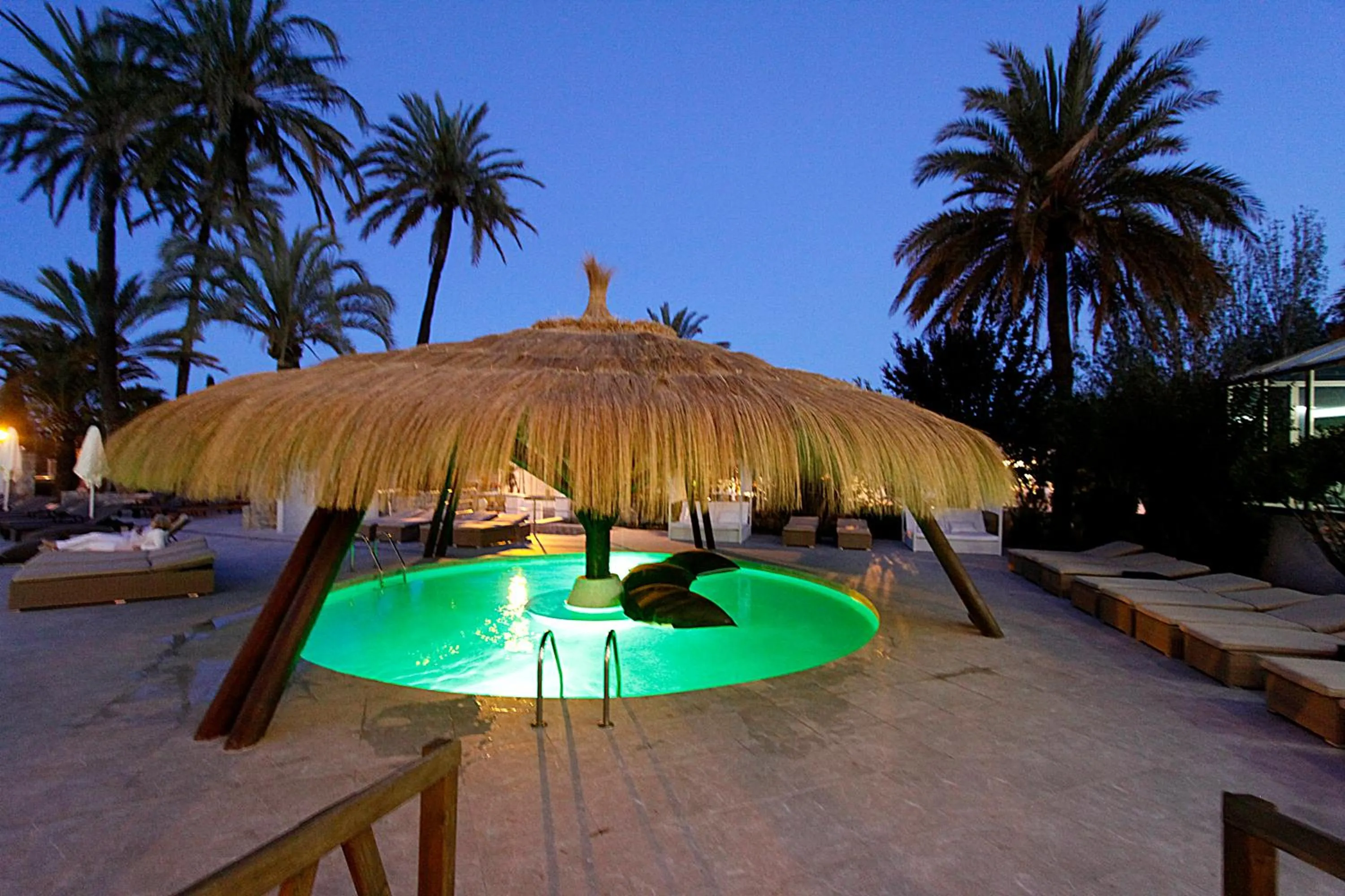 Swimming pool in BG Rei del Mediterrani