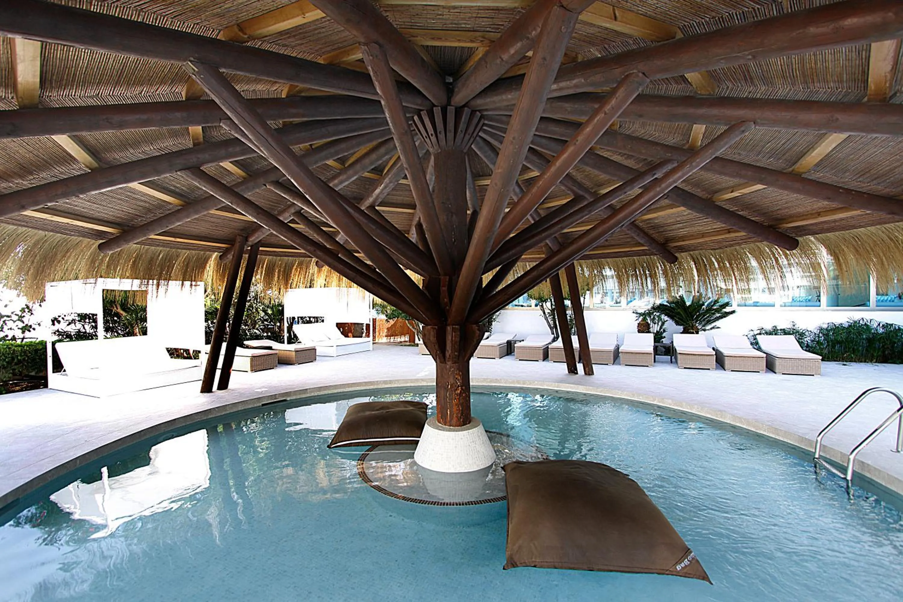 Swimming pool in BG Rei del Mediterrani