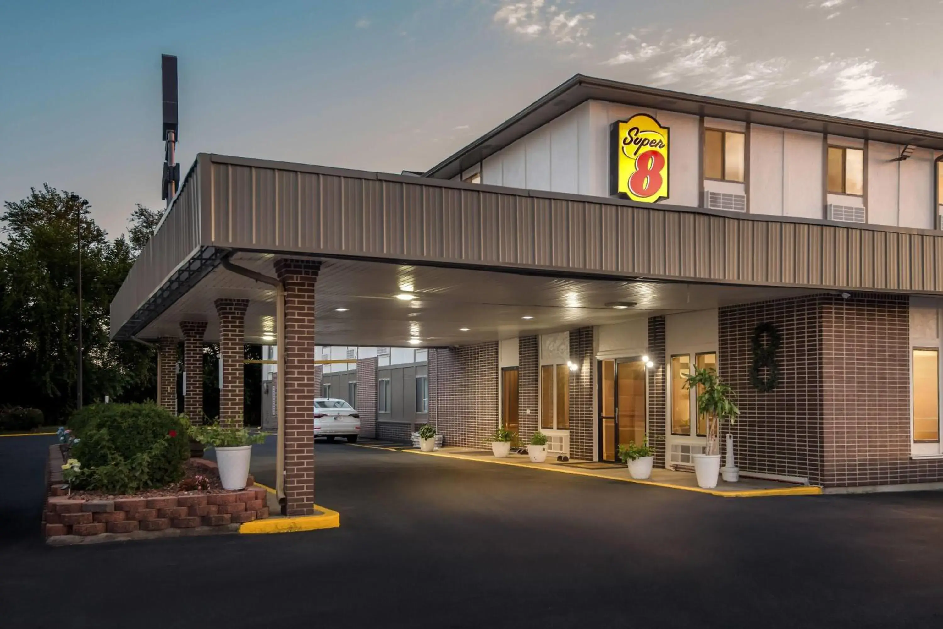 Property building in Super 8 by Wyndham Terre Haute Property building in Super 8 by Wyndham Terre Haute