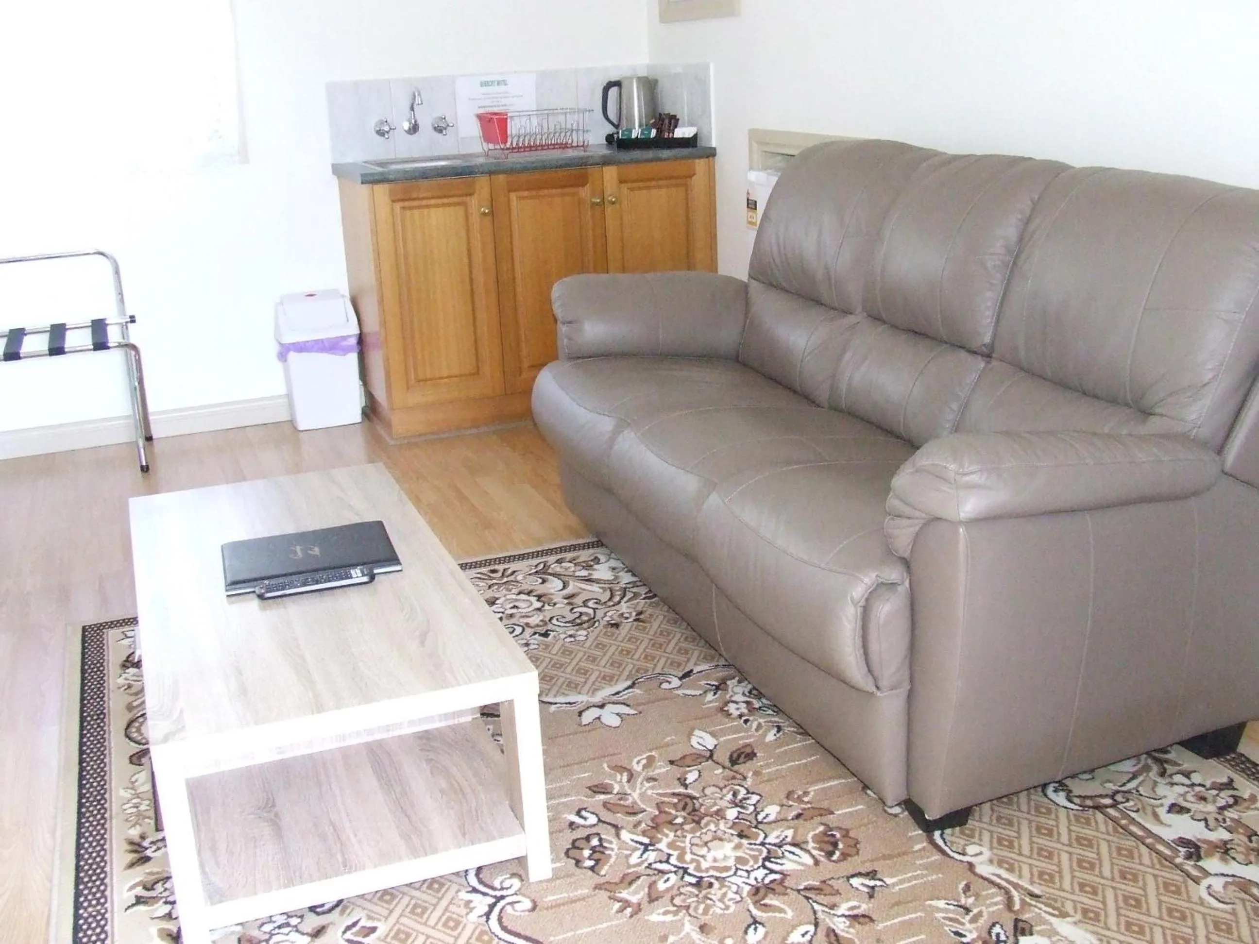 Kitchen or kitchenette in Queechy Motel