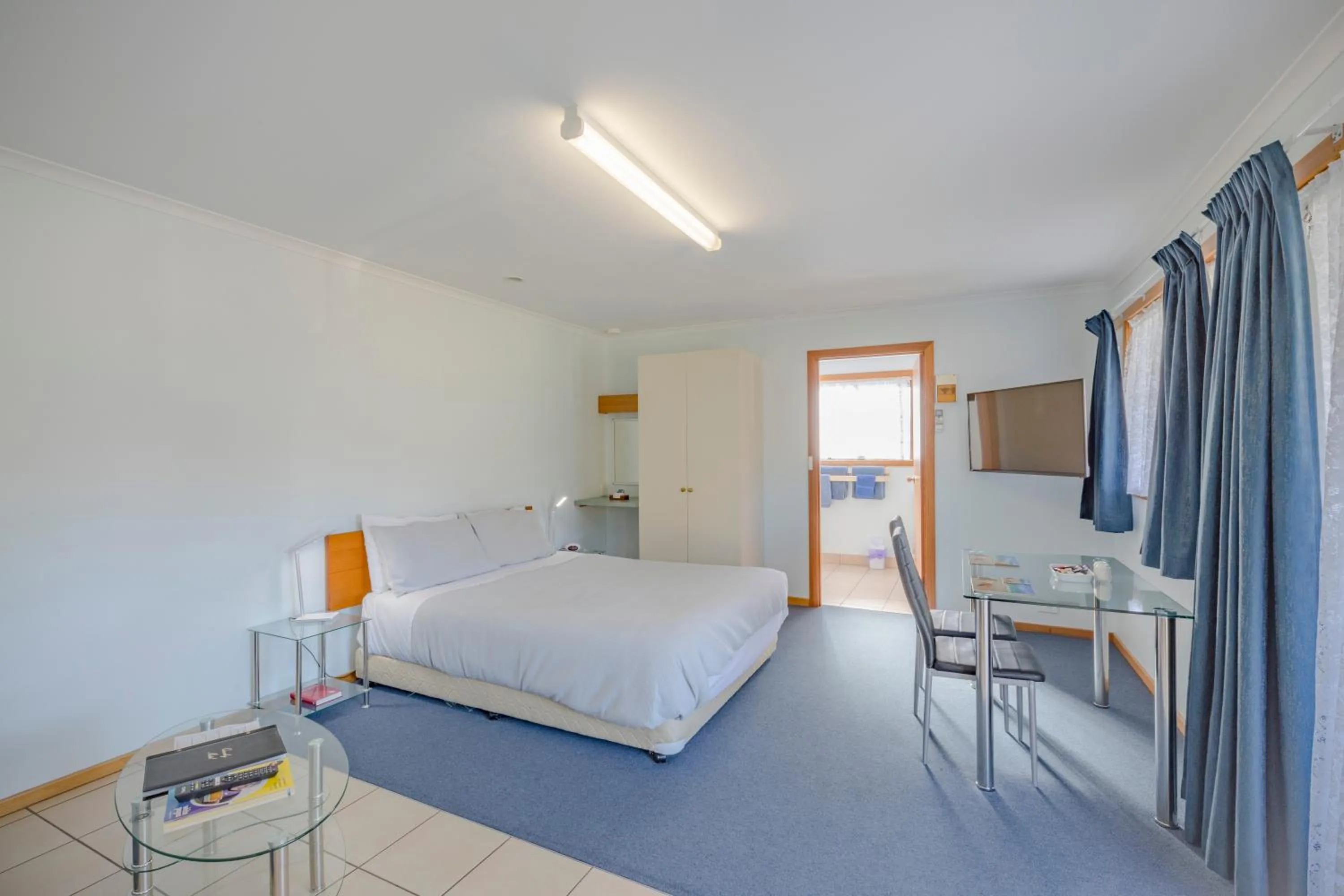 Bedroom, Bed in Queechy Motel