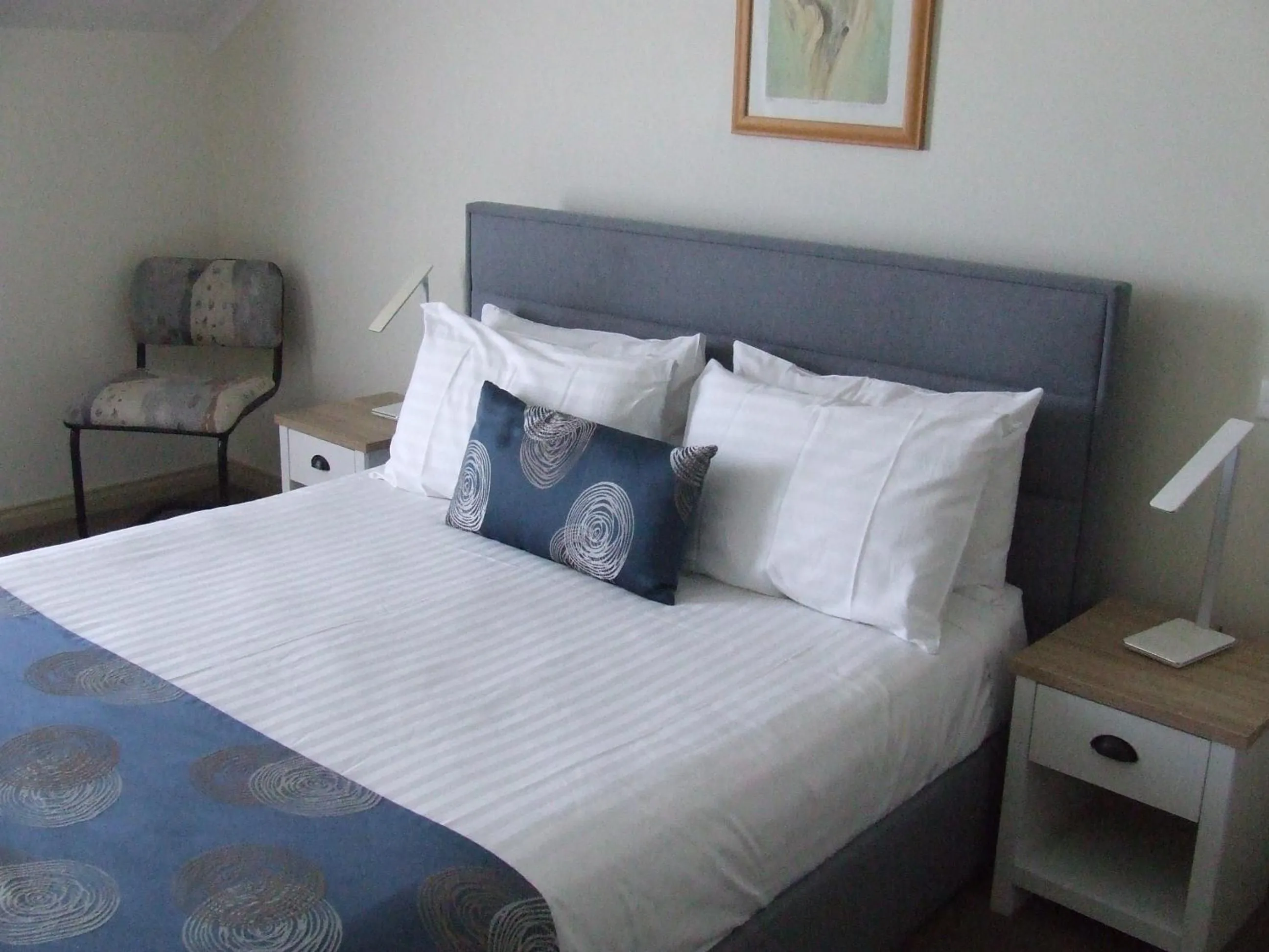 Bedroom, Bed in Queechy Motel