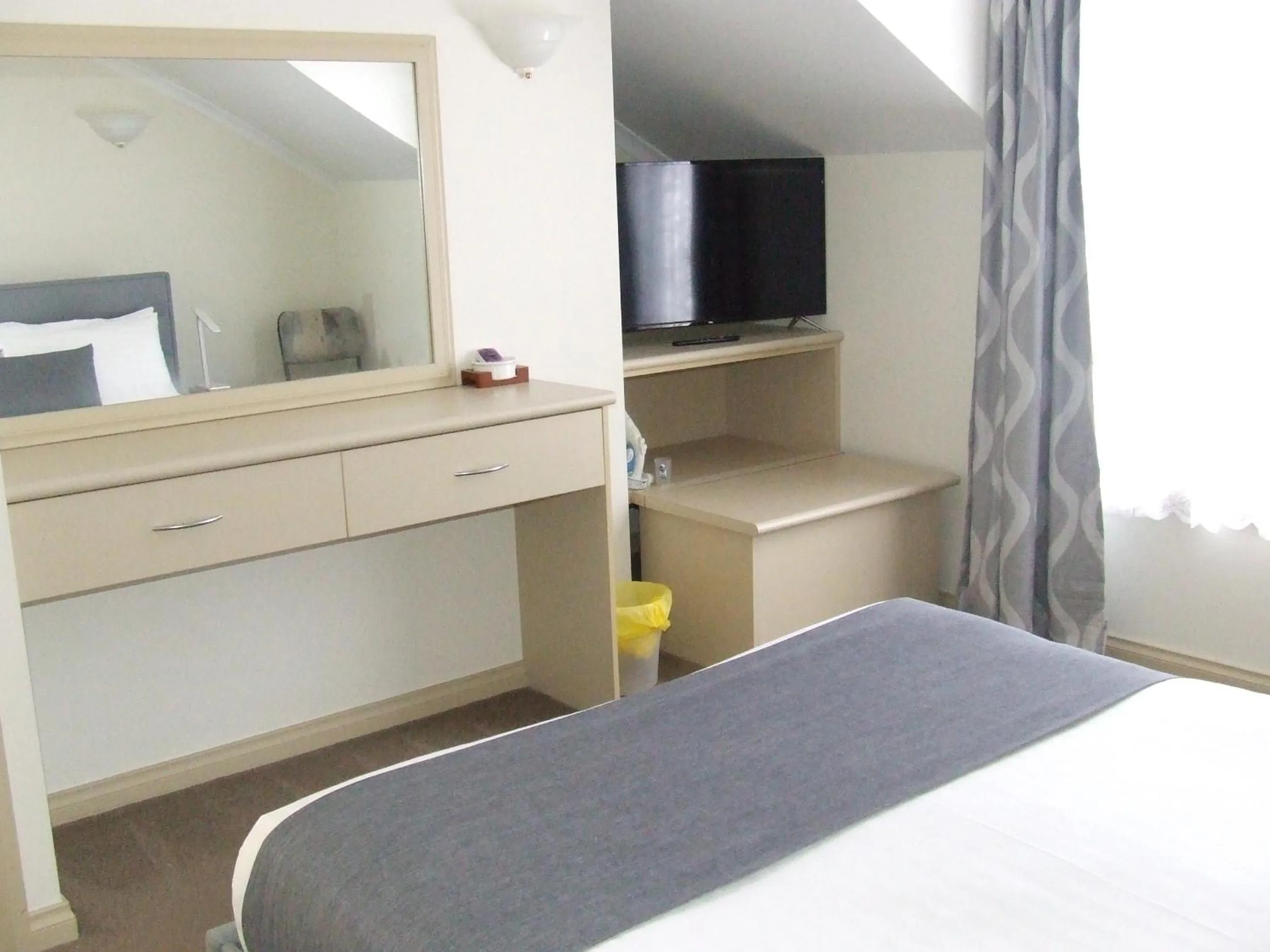 Bedroom, Bed in Queechy Motel