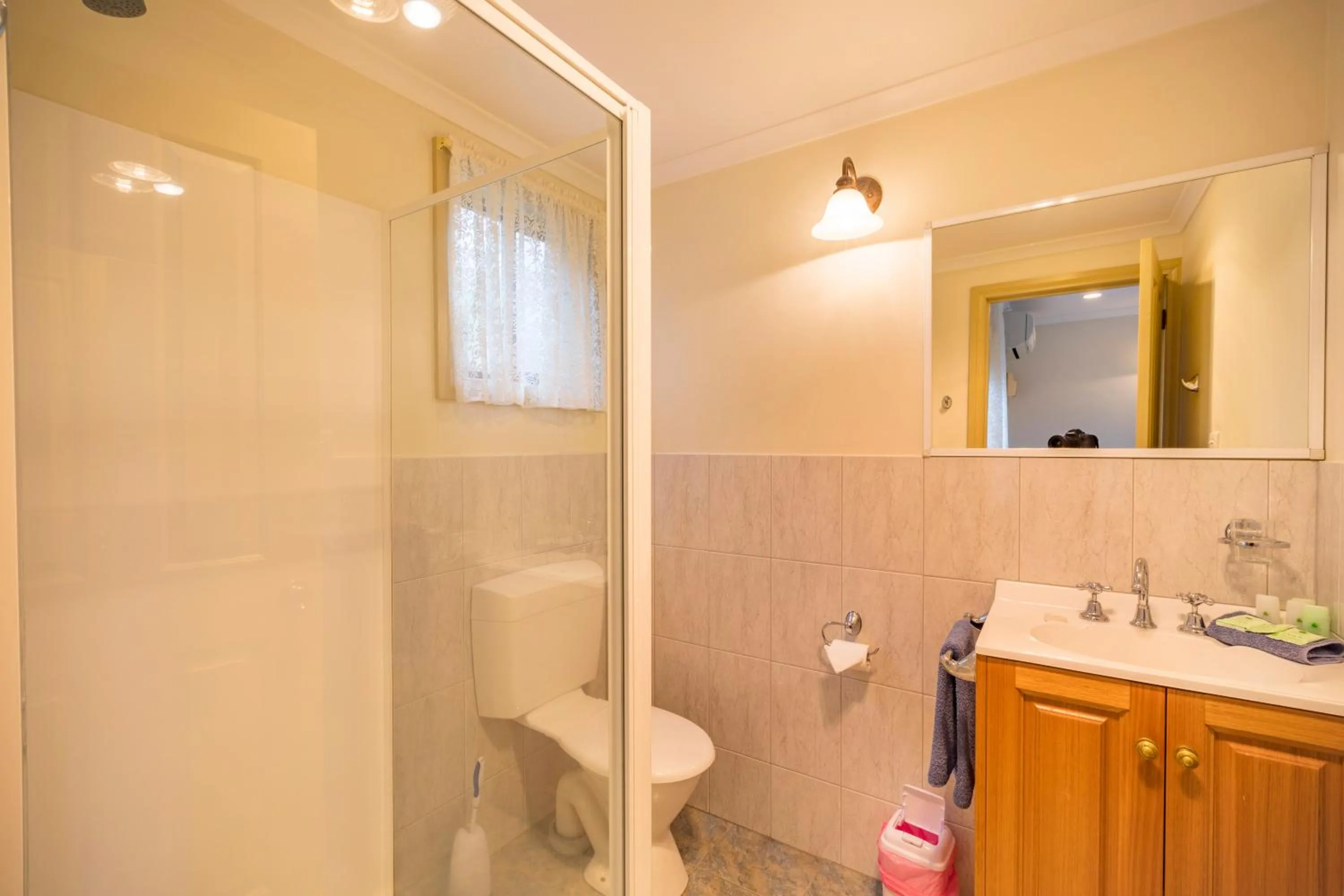 Bathroom in Queechy Motel