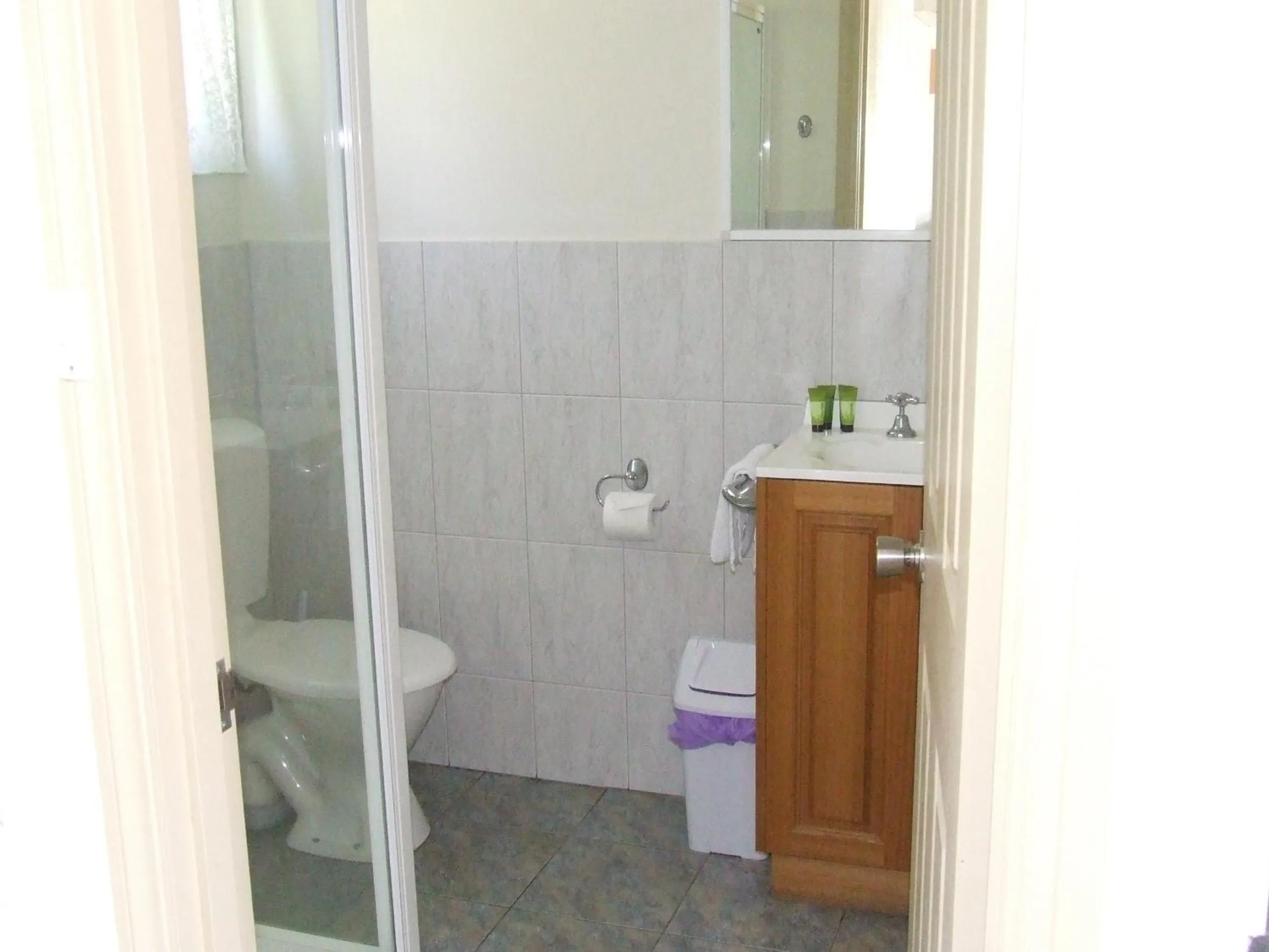 Bathroom in Queechy Motel