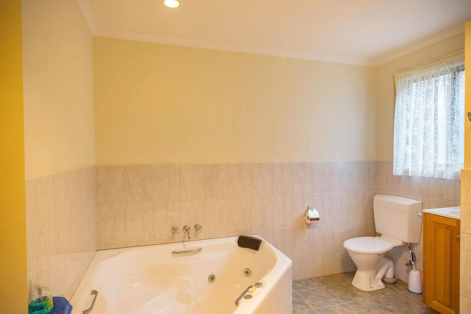 Bathroom in Queechy Motel