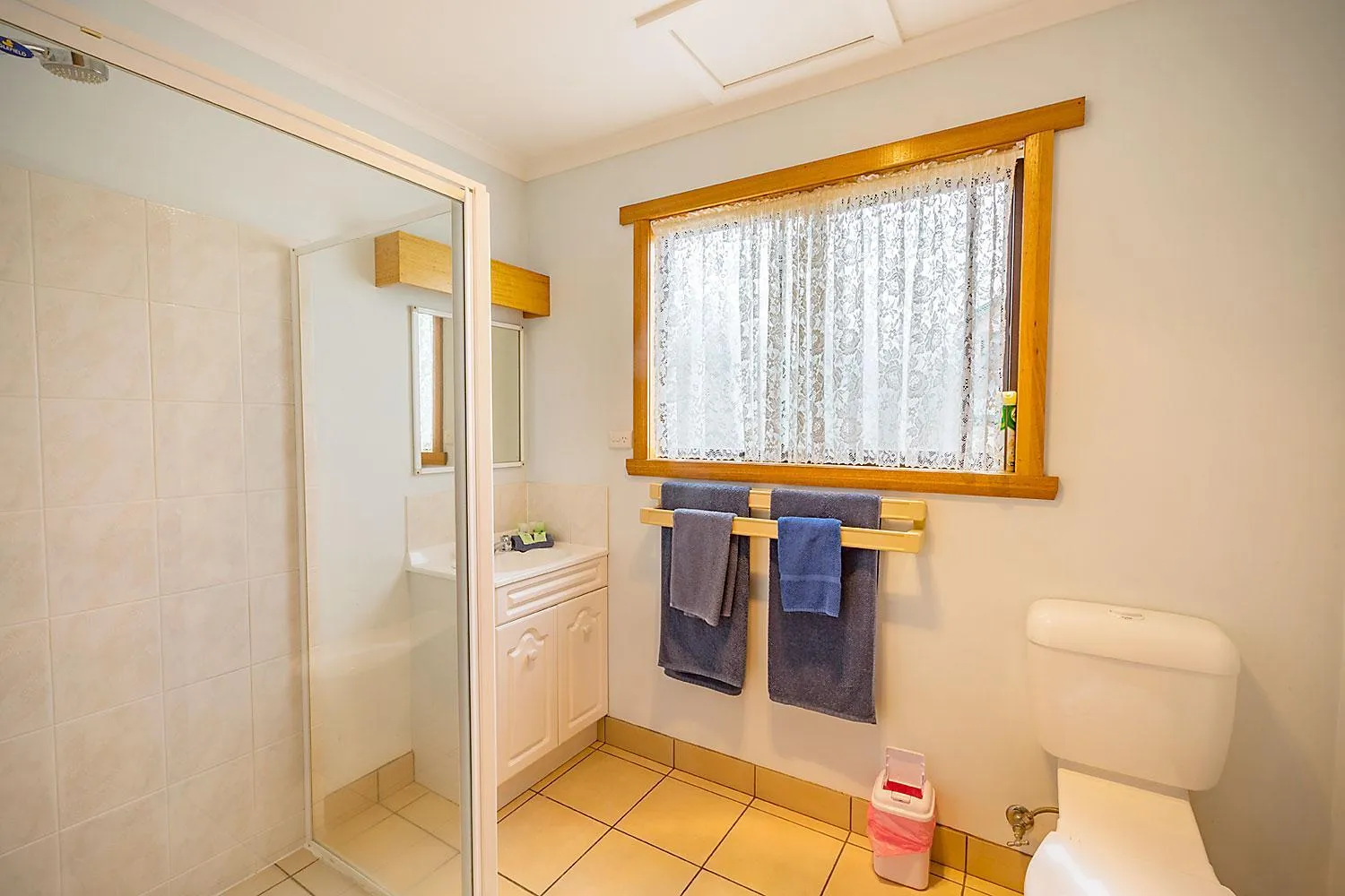 Shower in Queechy Motel