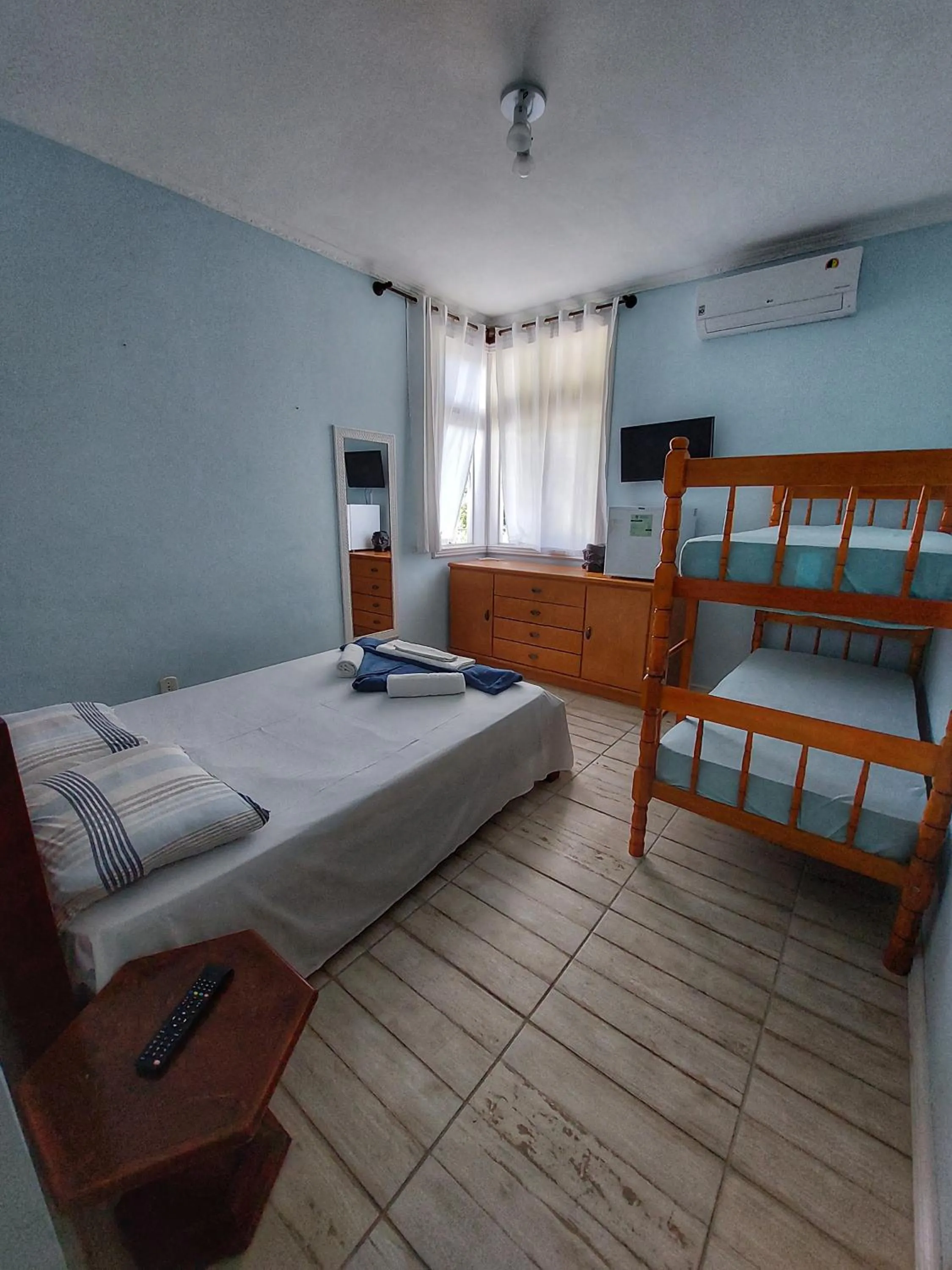 Photo of the whole room, Bed in Pousada Pedra das Tartarugas