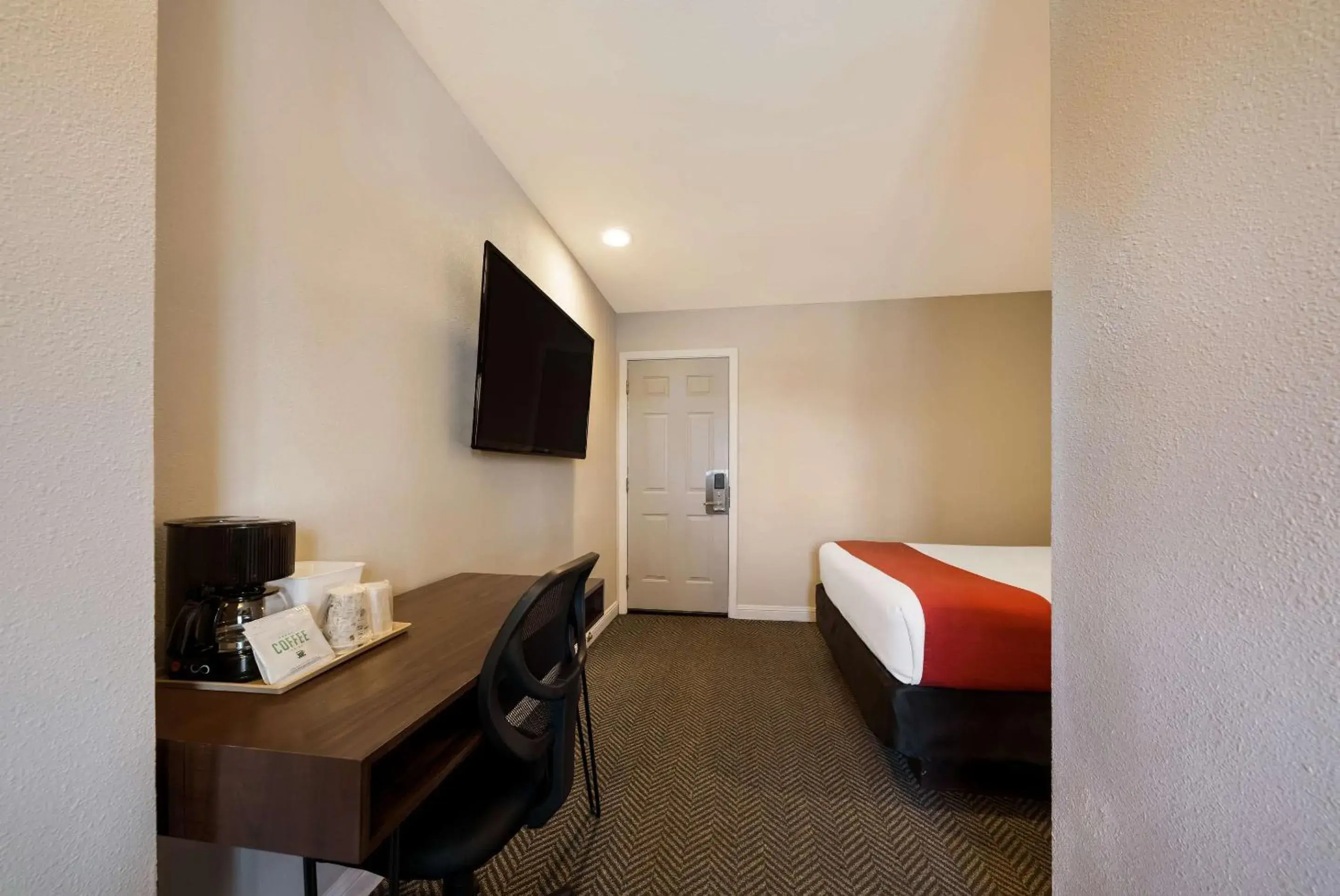 Bedroom, Bed in Rodeway Inn South San Francisco Airport Bedroom, Bed in Rodeway Inn South San Francisco Airport