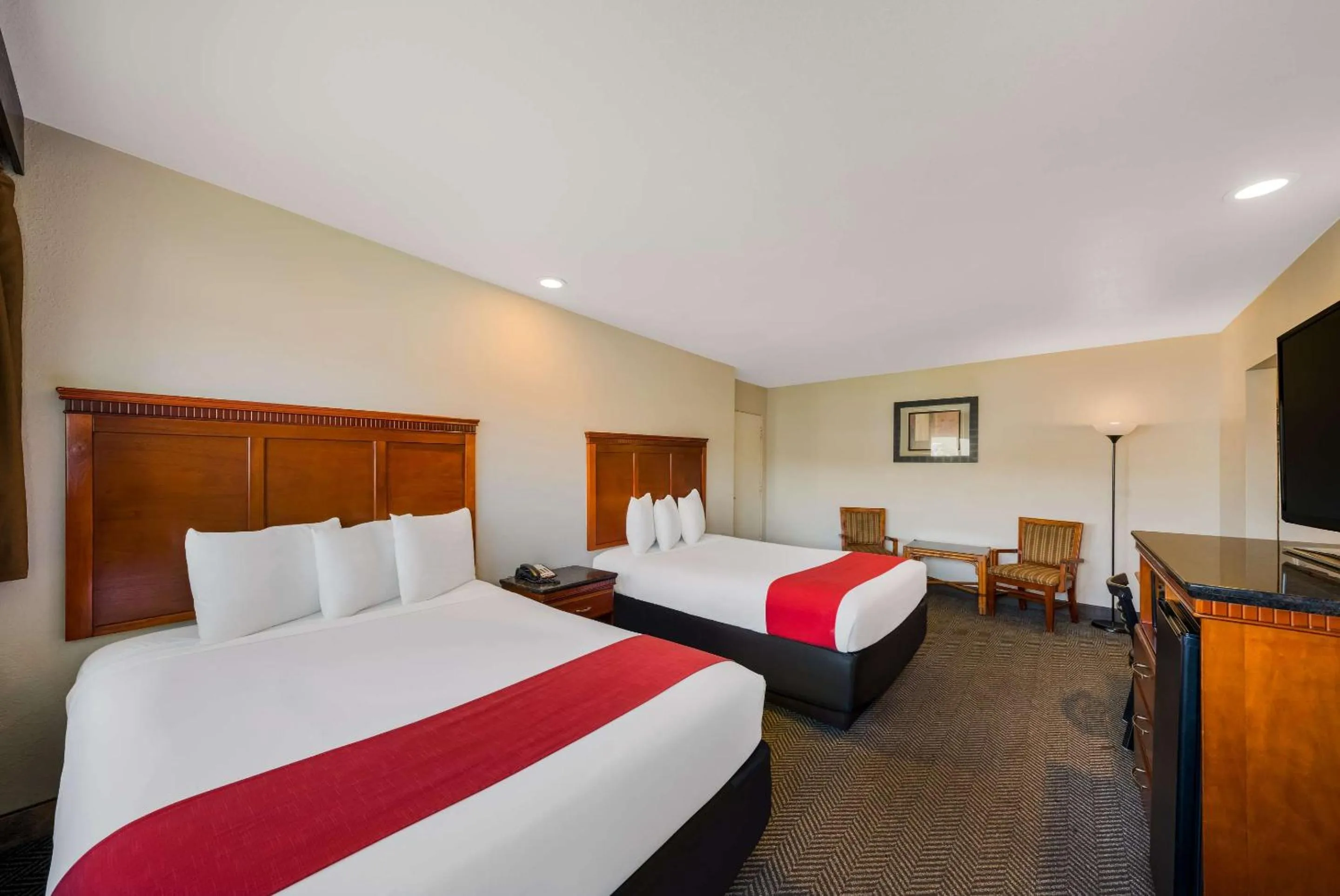 Bedroom, Bed in Rodeway Inn South San Francisco Airport