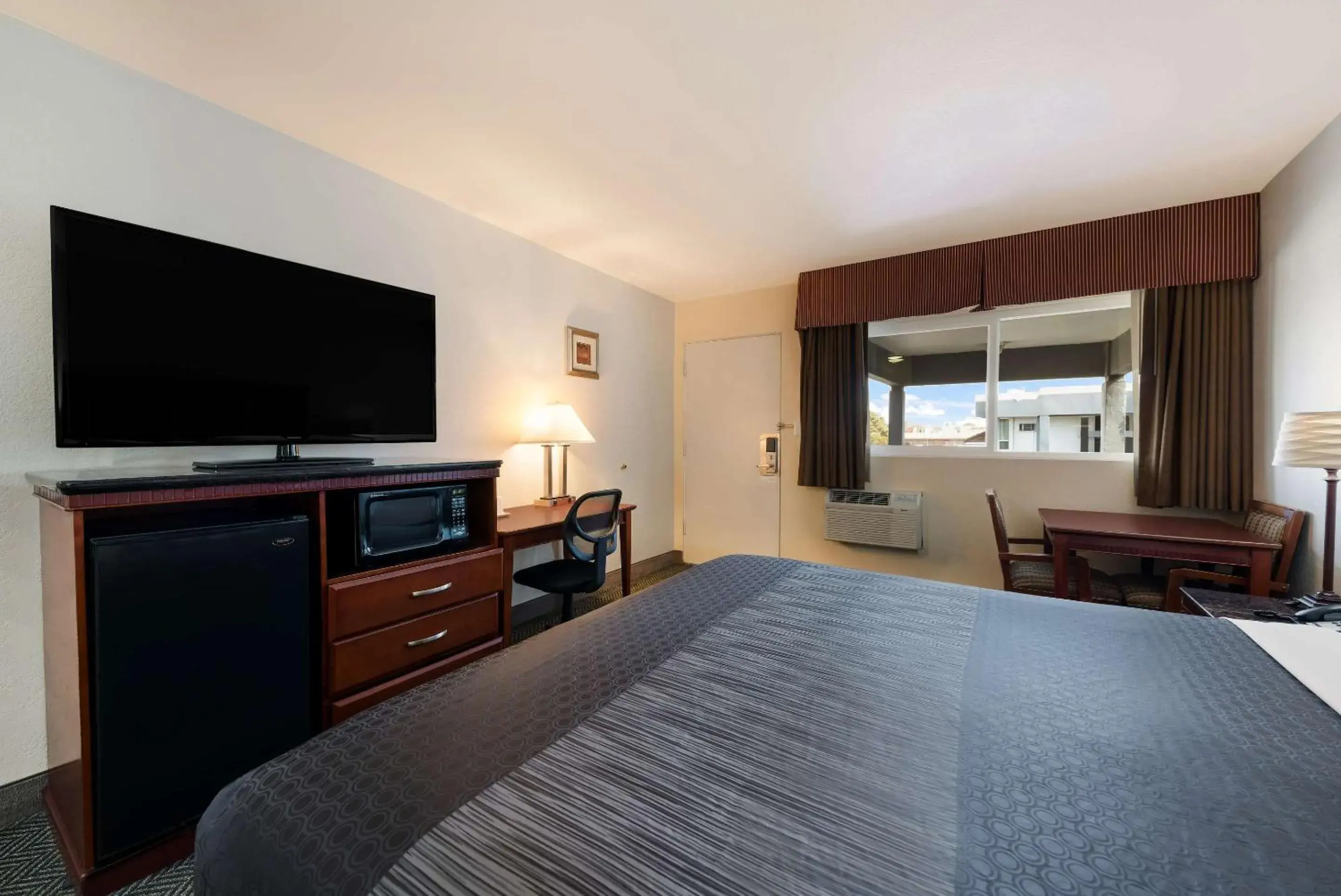 Bedroom, Bed in Rodeway Inn South San Francisco Airport Bedroom, Bed in Rodeway Inn South San Francisco Airport