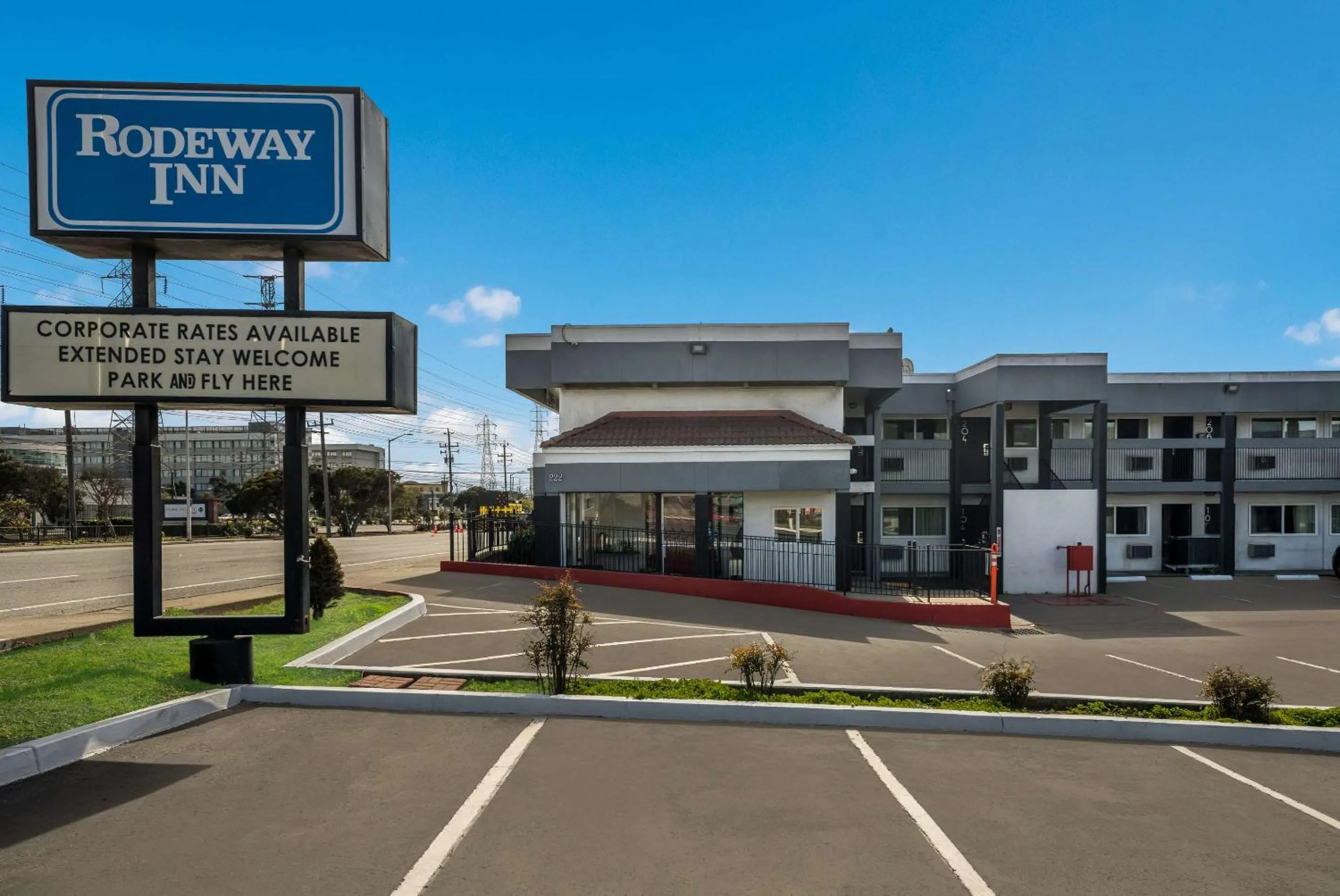 Property building in Rodeway Inn South San Francisco Airport