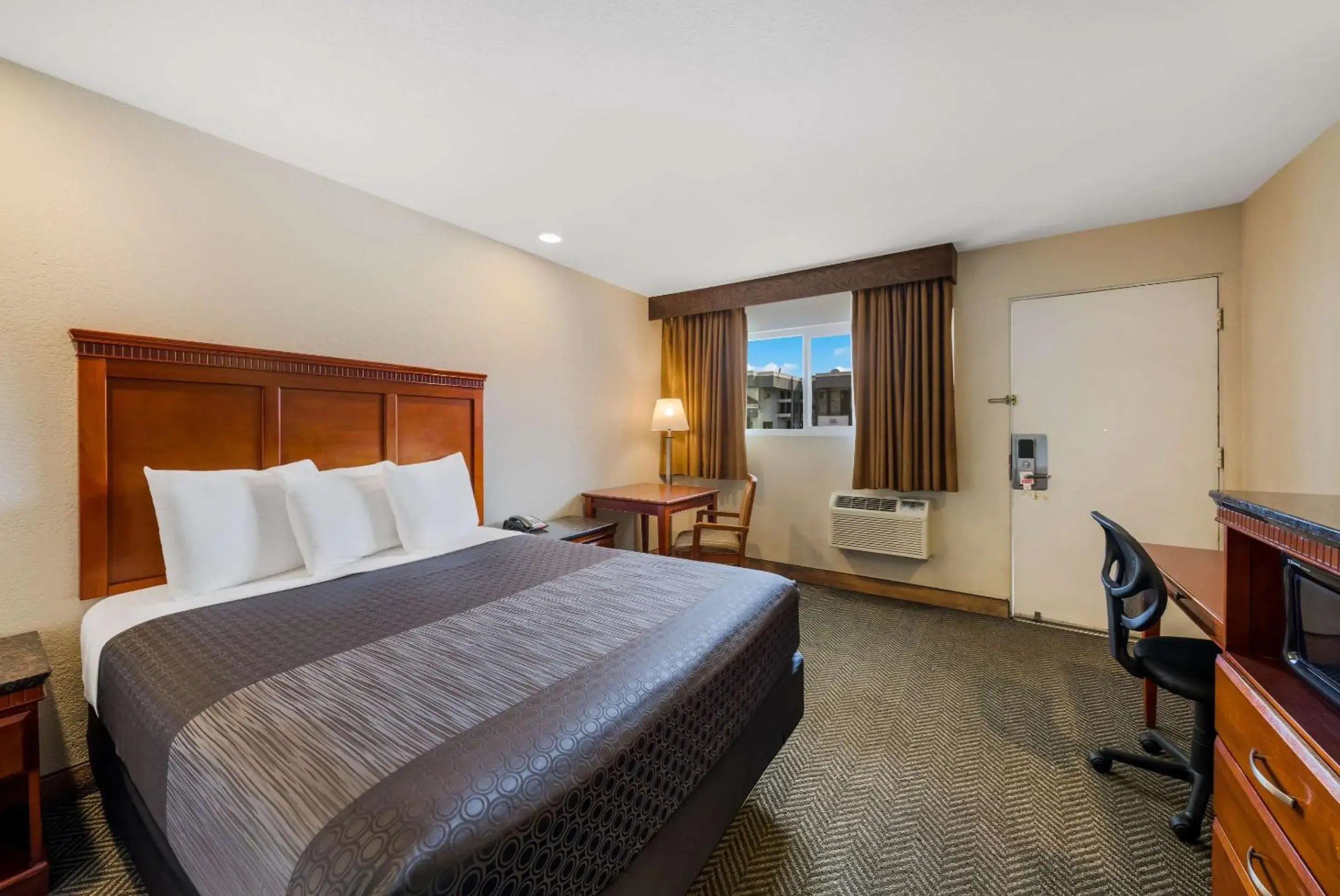 Bedroom, Bed in Rodeway Inn South San Francisco Airport Bedroom, Bed in Rodeway Inn South San Francisco Airport