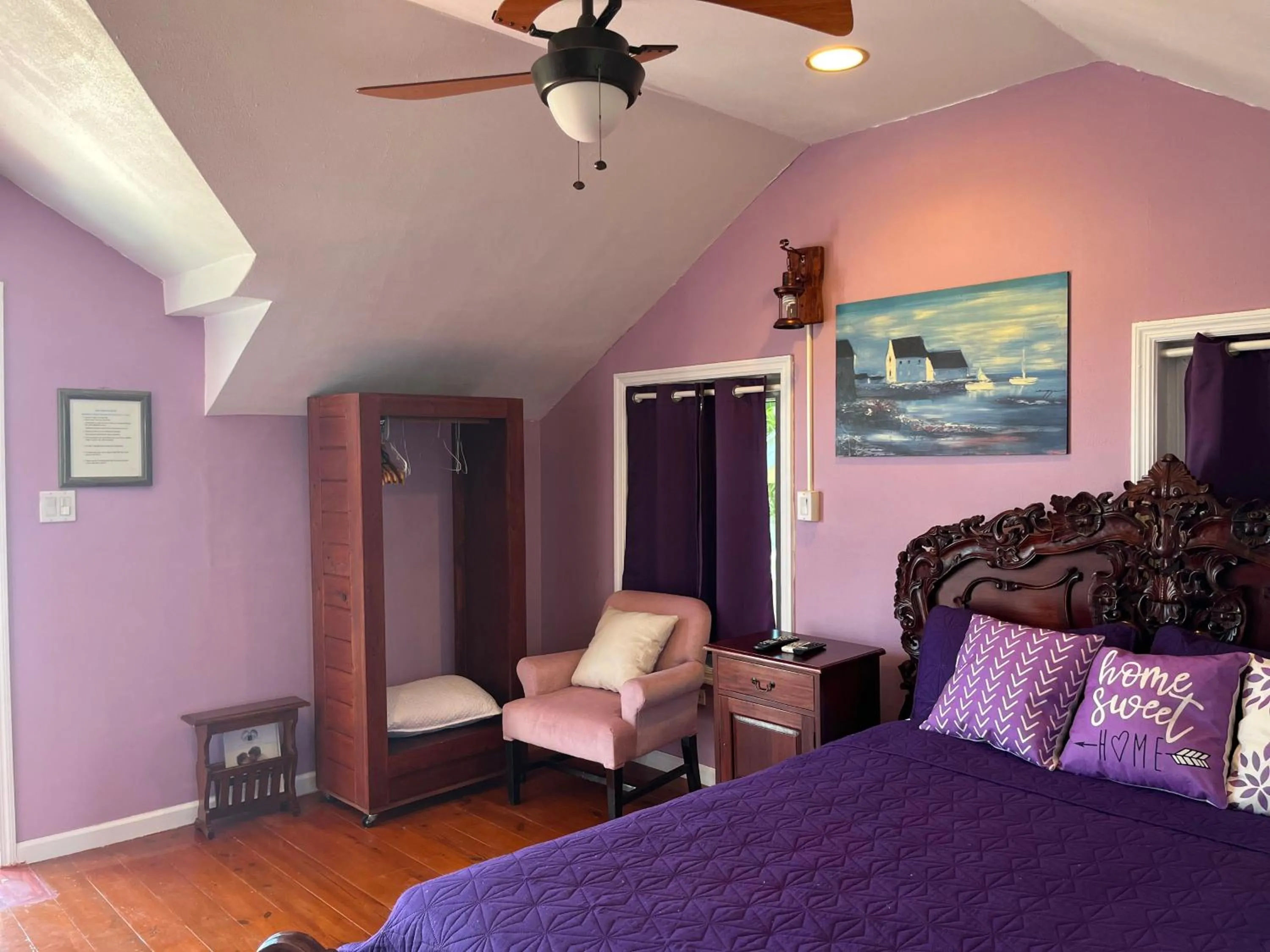 Bedroom, Bed in Bay Inn Estates