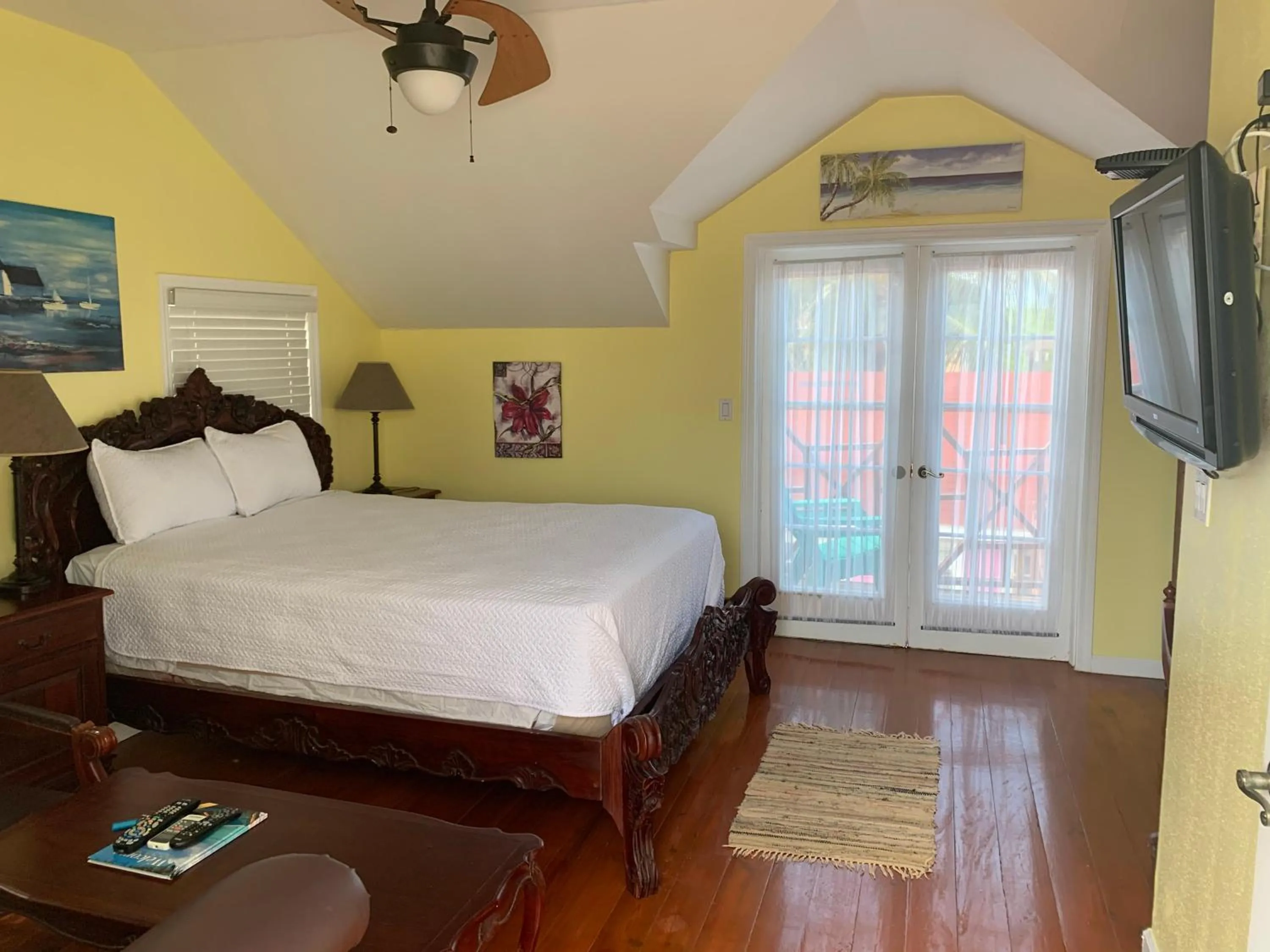 Bedroom, Bed in Bay Inn Estates