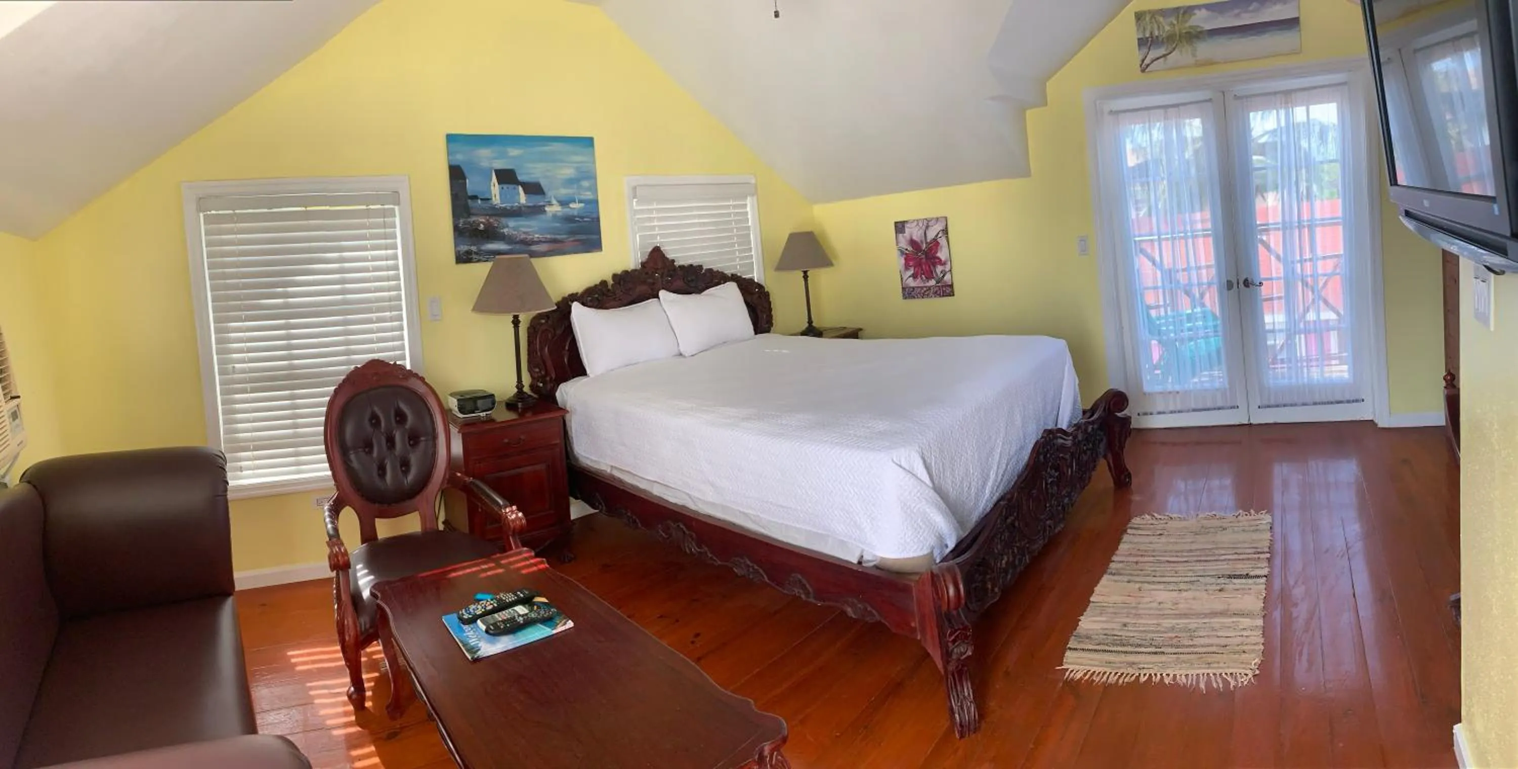 Photo of the whole room, Bed in Bay Inn Estates