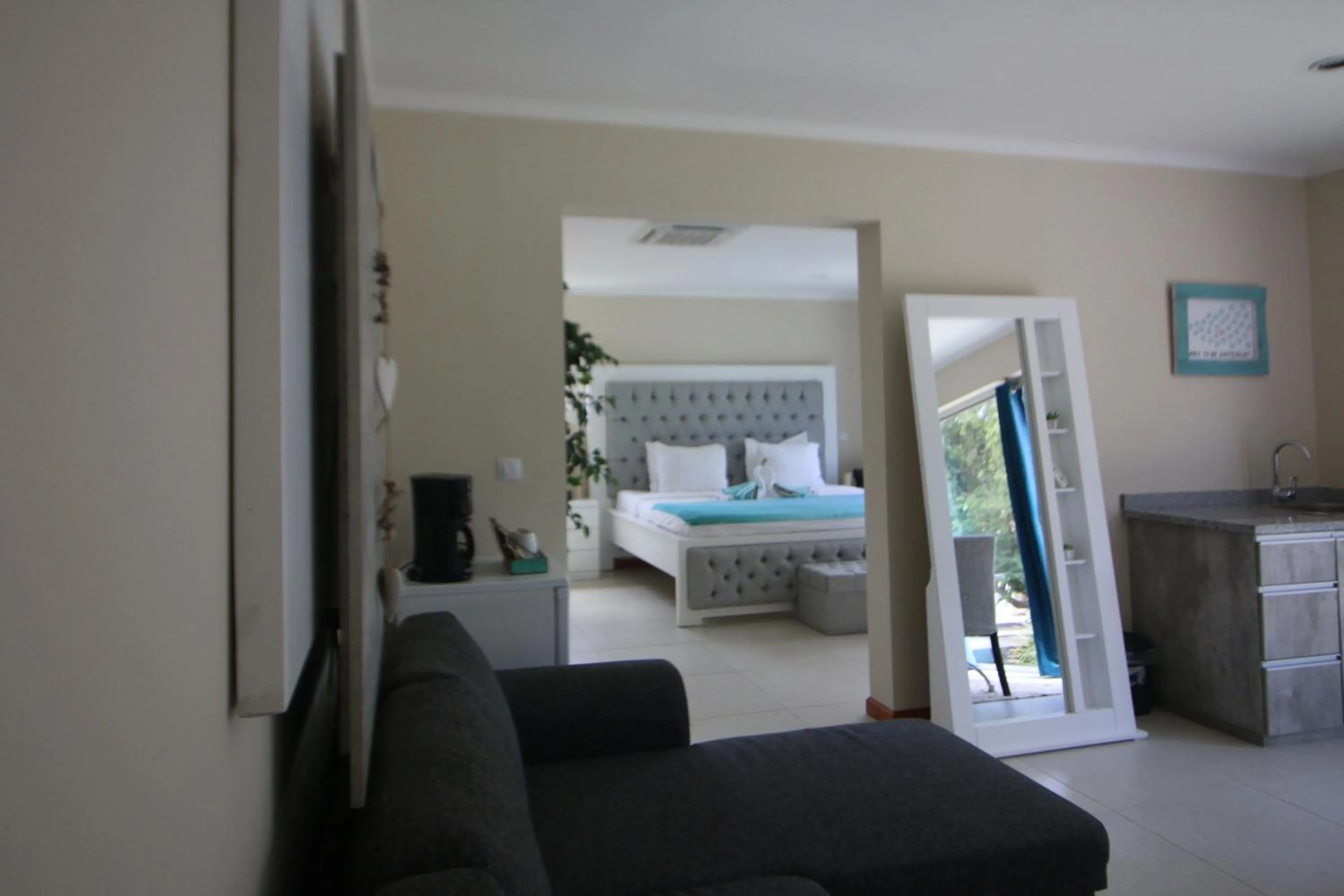 Living room, Bed in Hotel Islander Bonaire