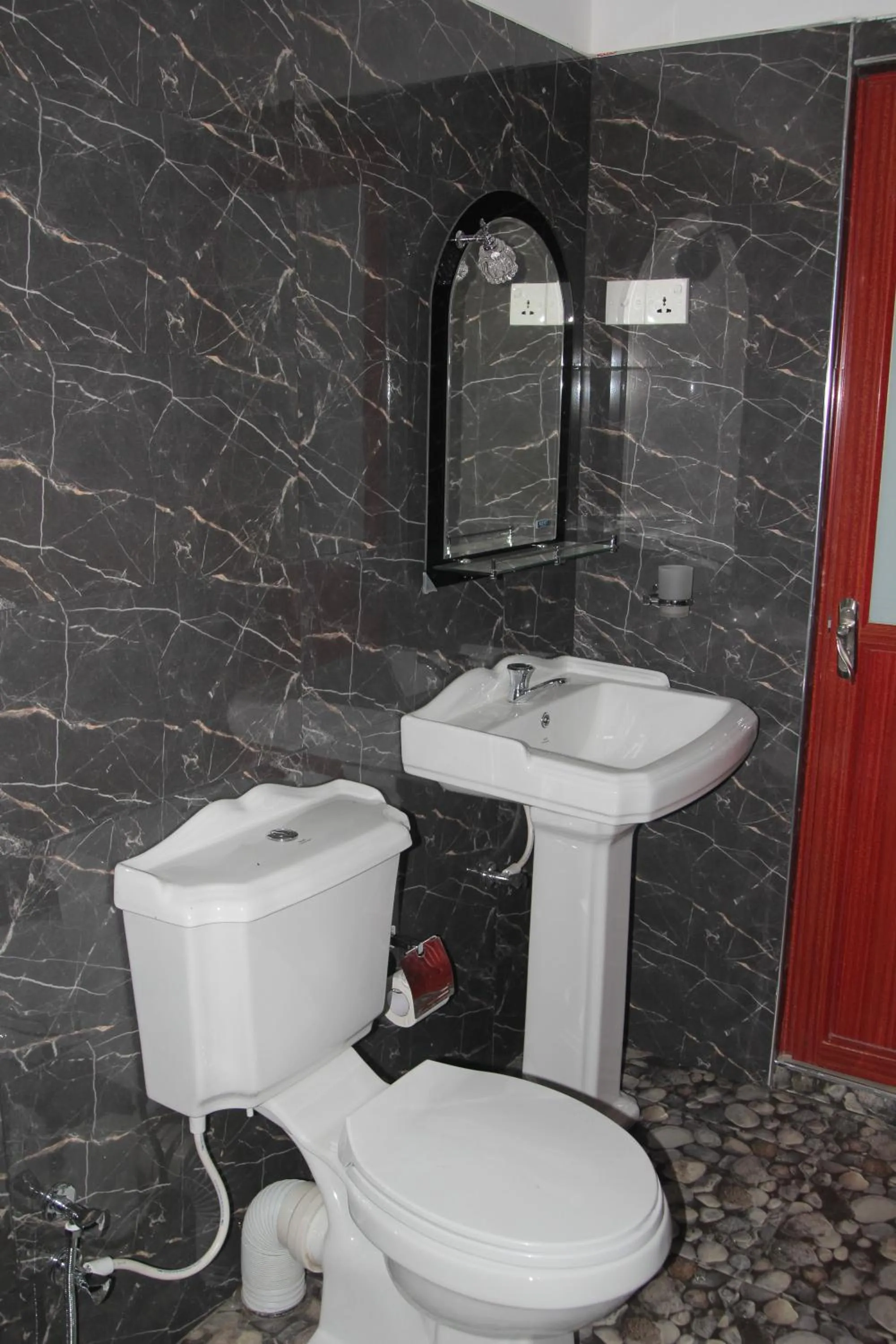 Toilet in Butterfly Homestead Hotel