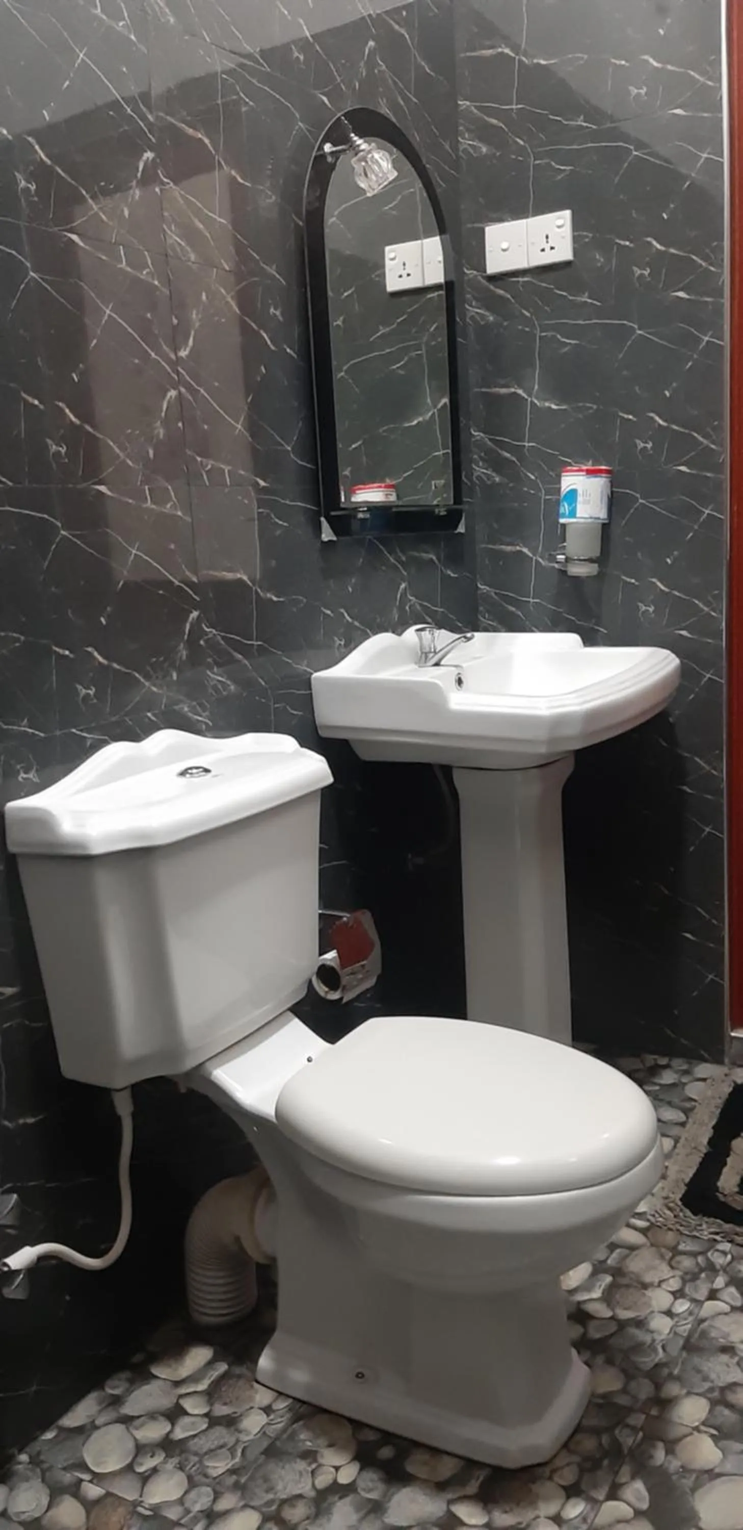 Toilet in Butterfly Homestead Hotel