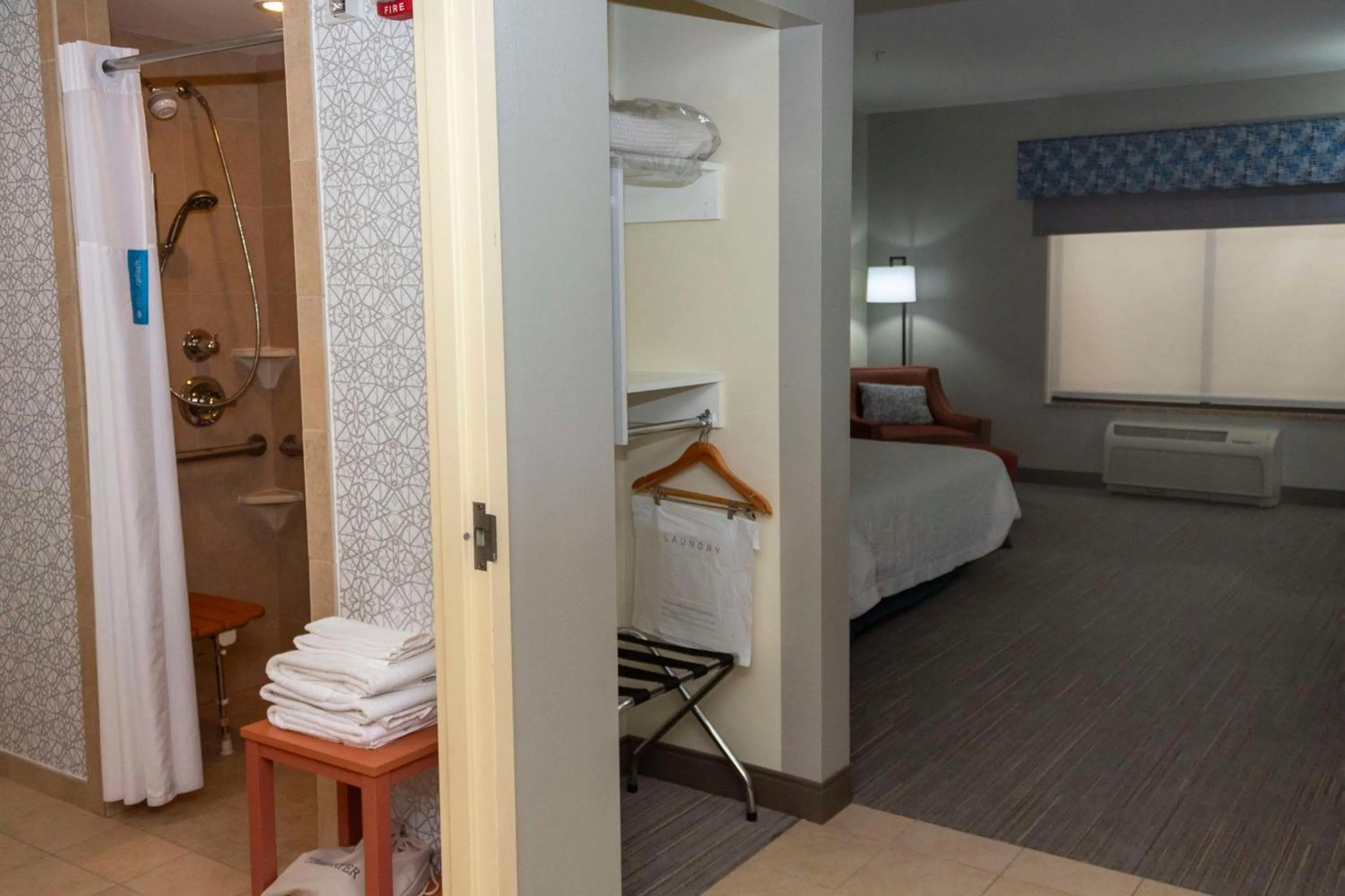 Bed in Hampton Inn & Suites Riverton