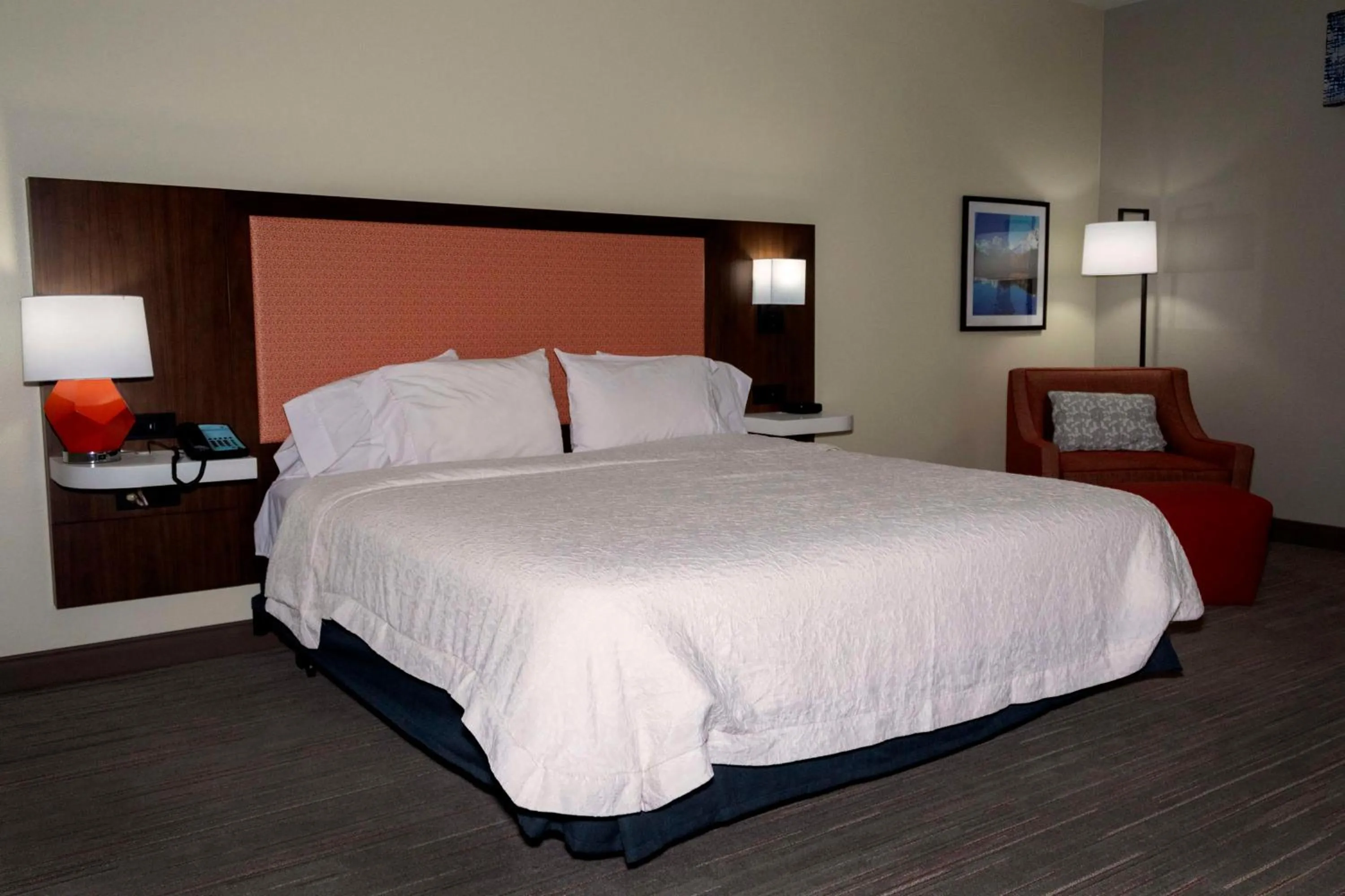 Bed in Hampton Inn & Suites Riverton