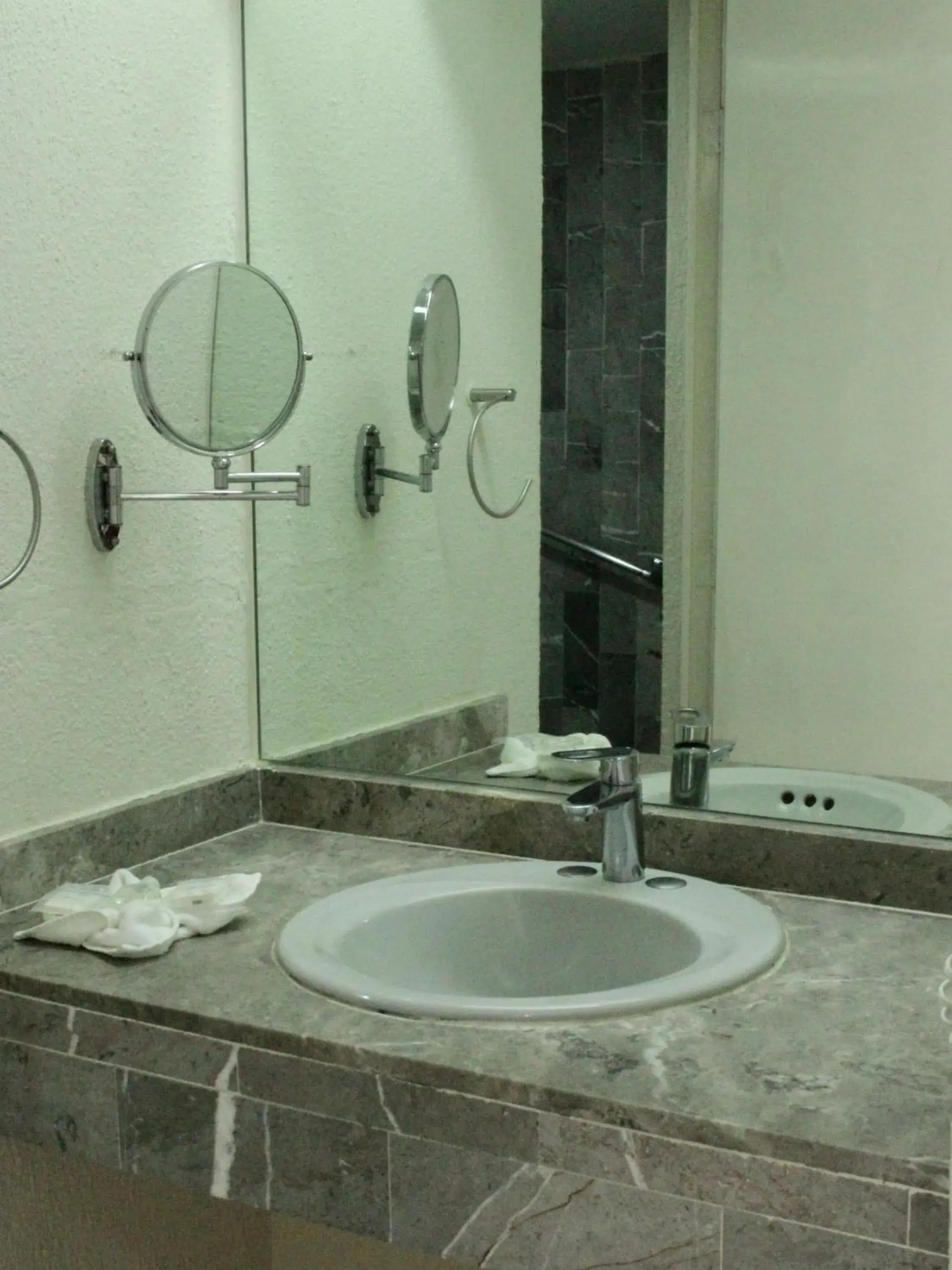 Bathroom in Hotel Plaza Palenque Bathroom in Hotel Plaza Palenque