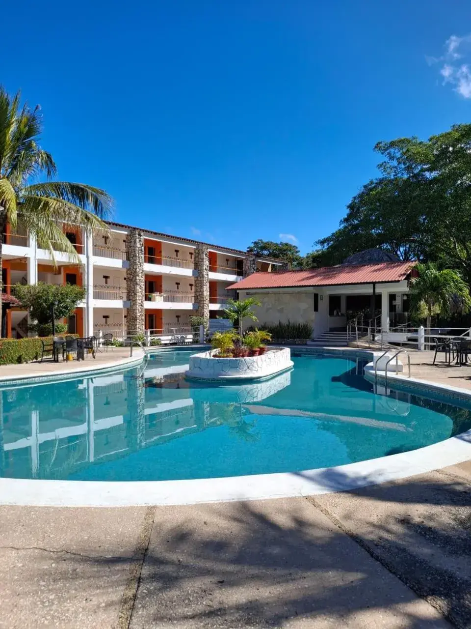 Swimming pool in Hotel Plaza Palenque Swimming pool in Hotel Plaza Palenque