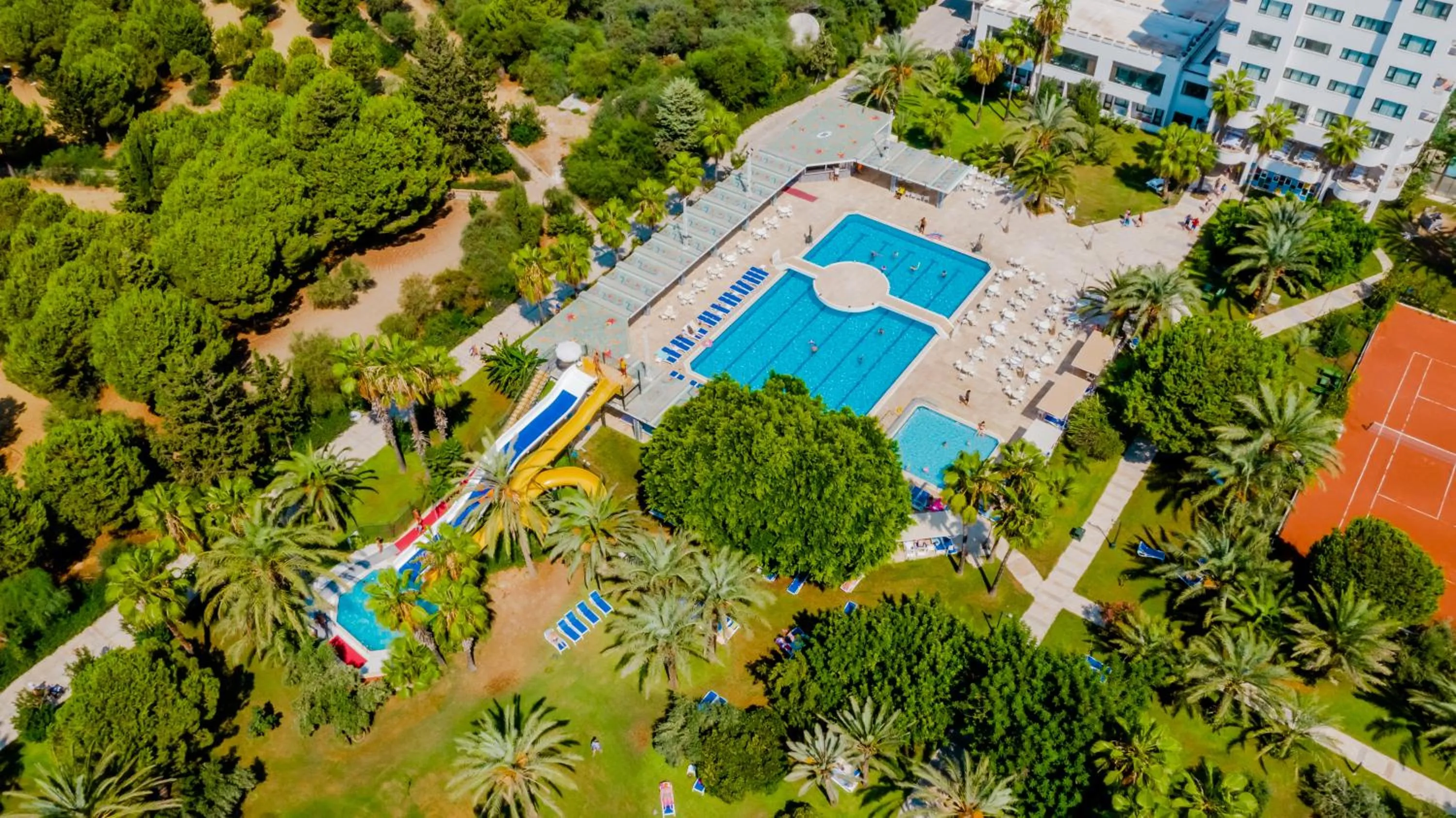 Swimming pool in Sural Hotel