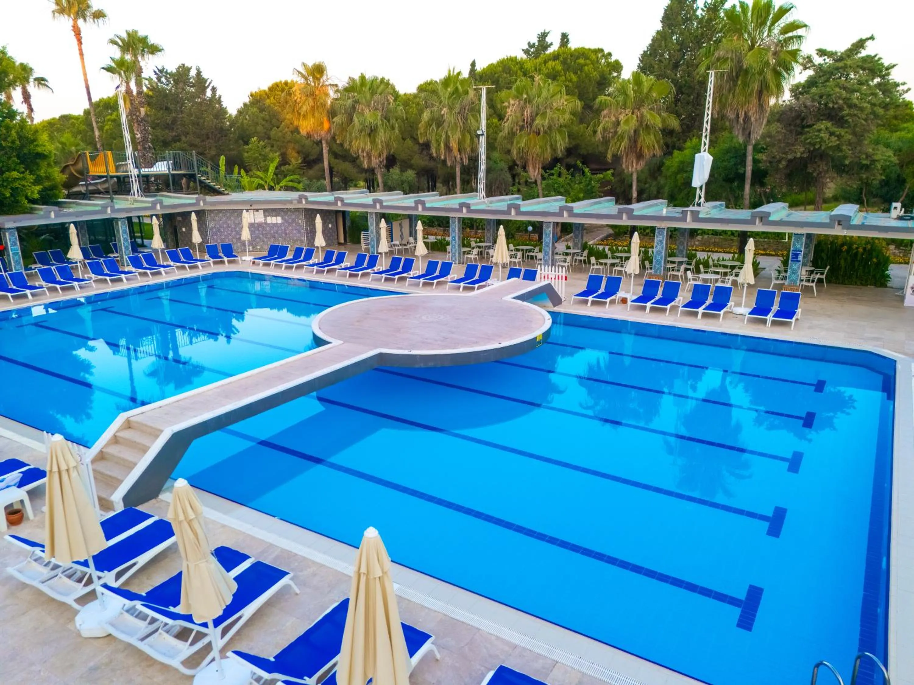 Swimming pool in Sural Hotel