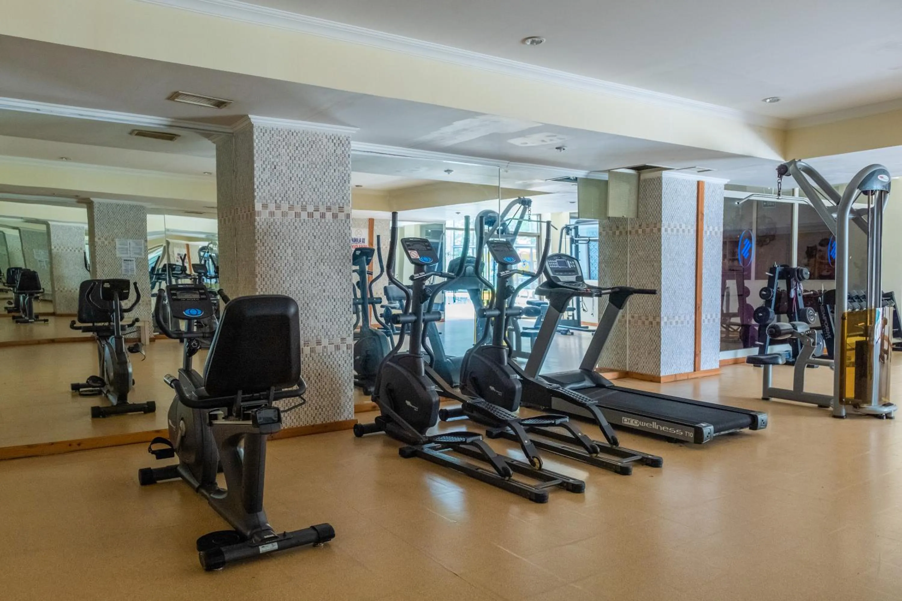 Fitness centre/facilities in Sural Hotel