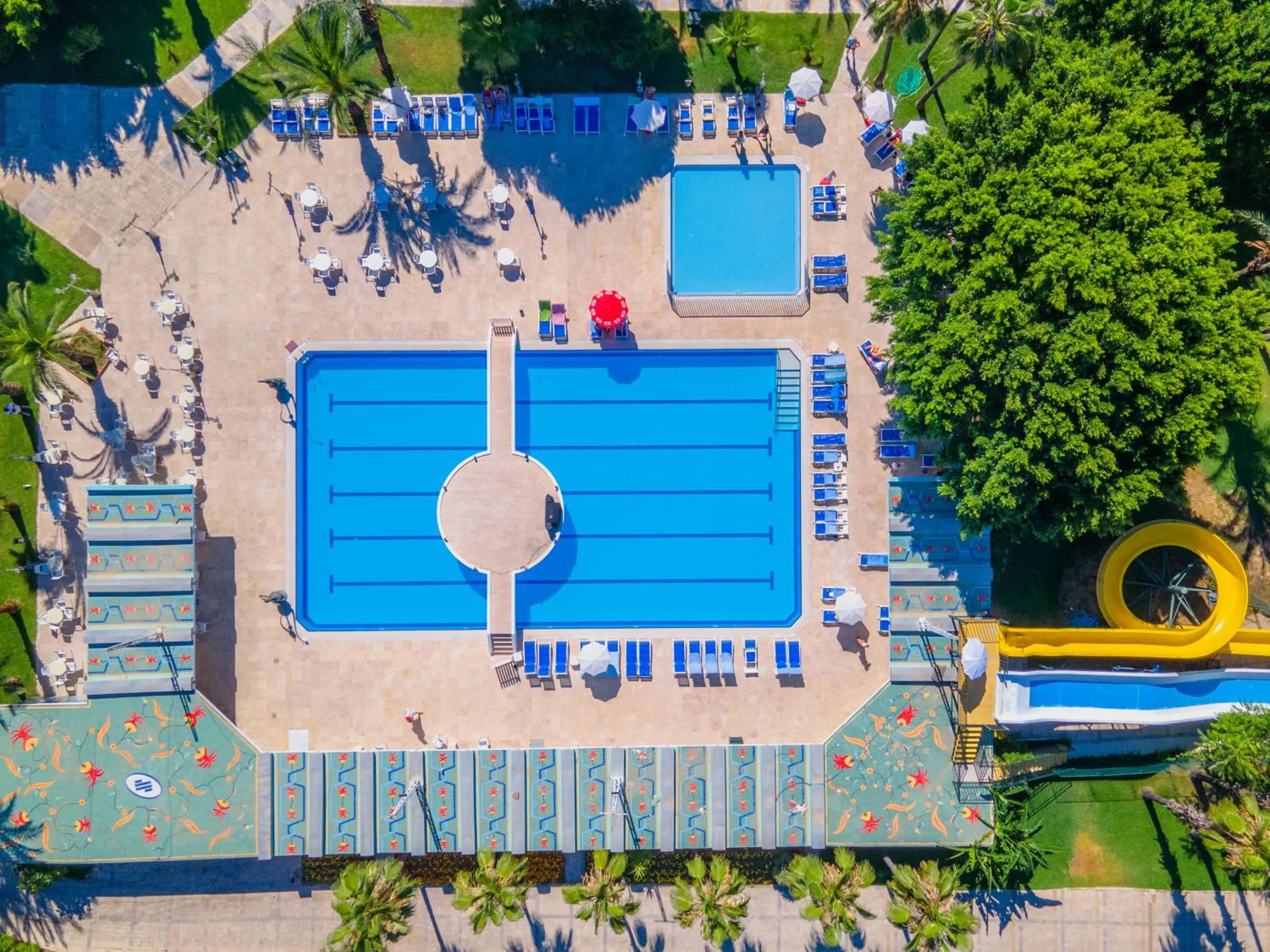 Swimming pool in Sural Hotel