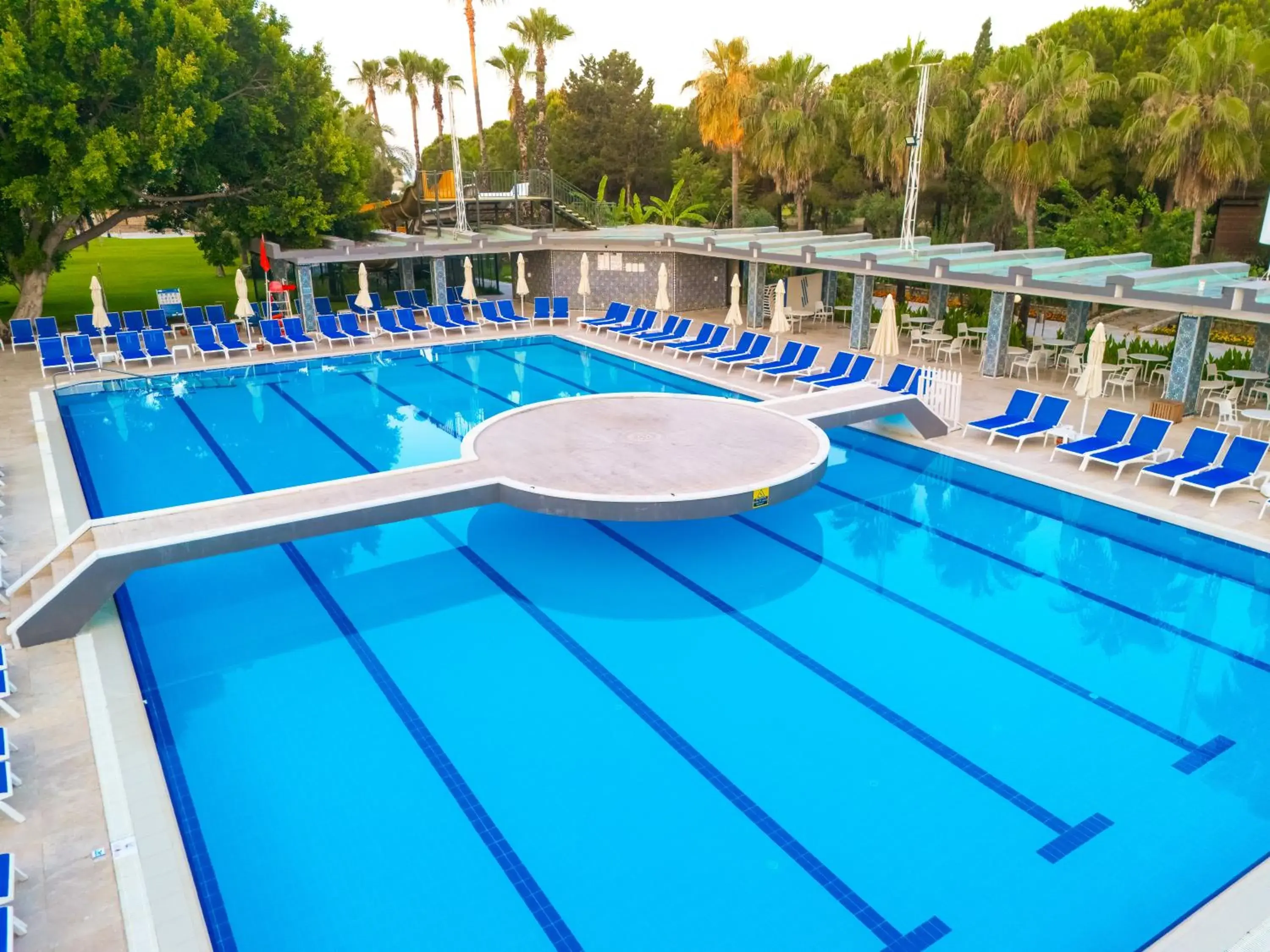 Swimming pool in Sural Hotel Swimming pool in Sural Hotel