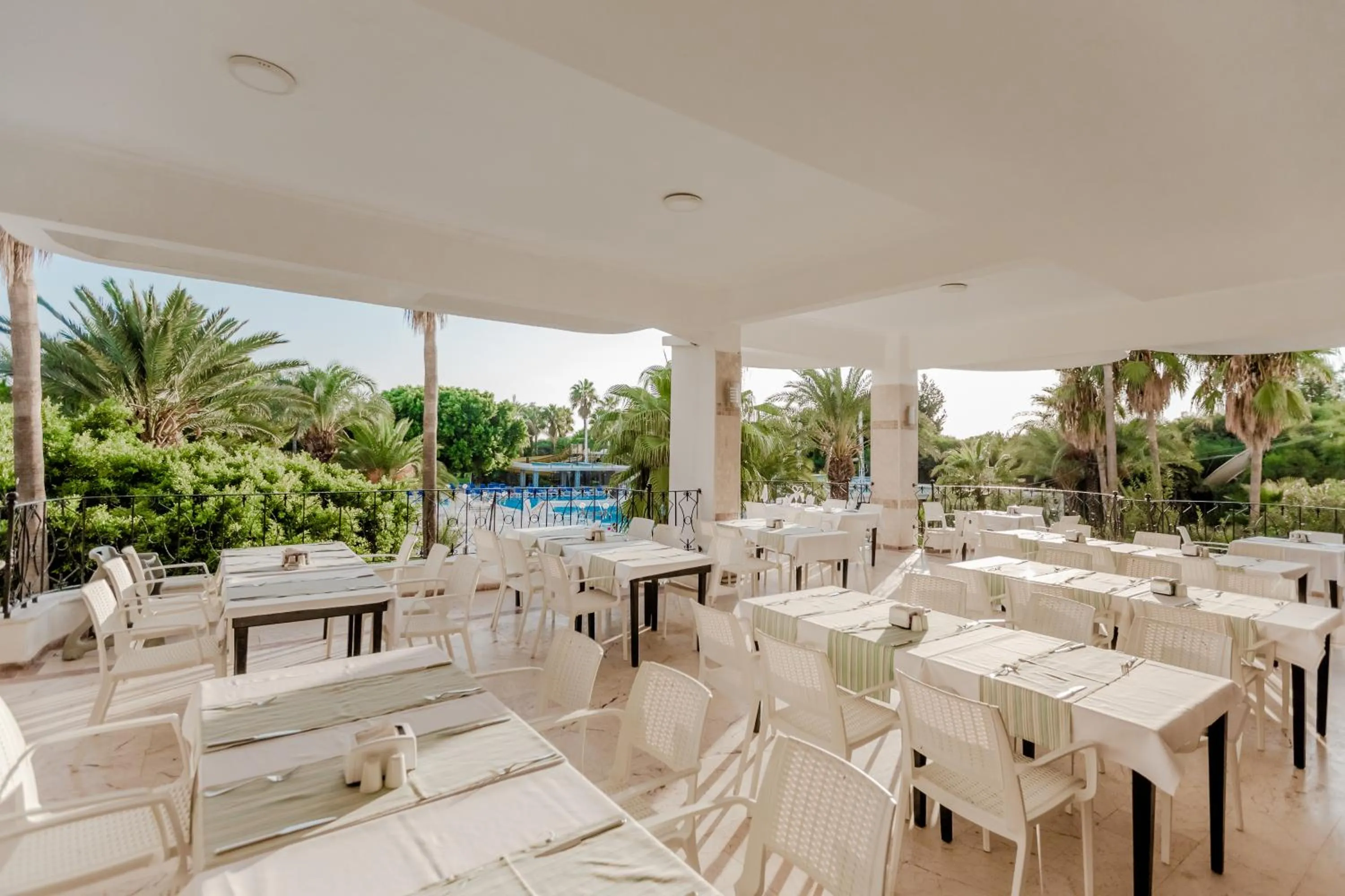 Restaurant/places to eat in Sural Hotel