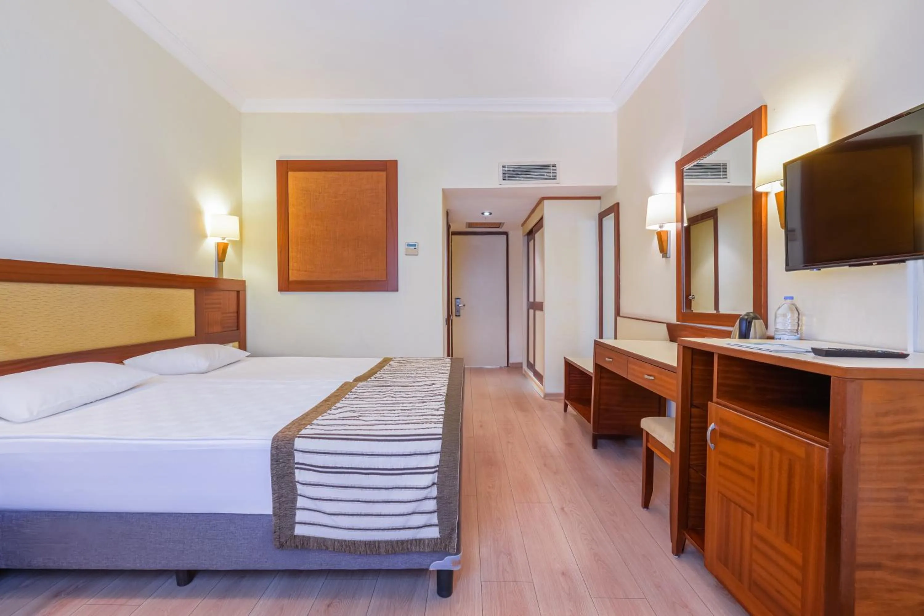 Photo of the whole room, Bed in Sural Hotel