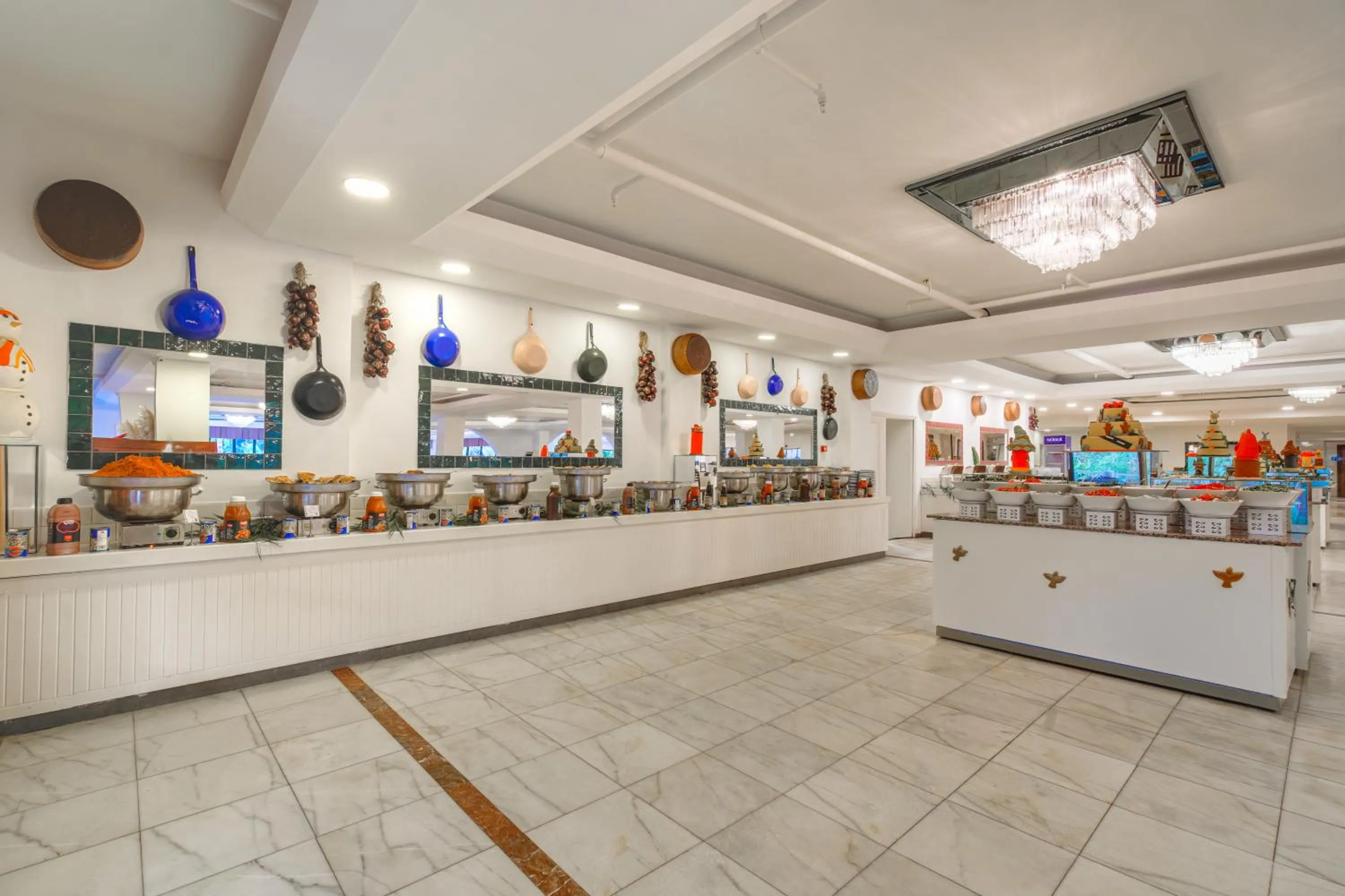 Restaurant/places to eat in Sural Hotel